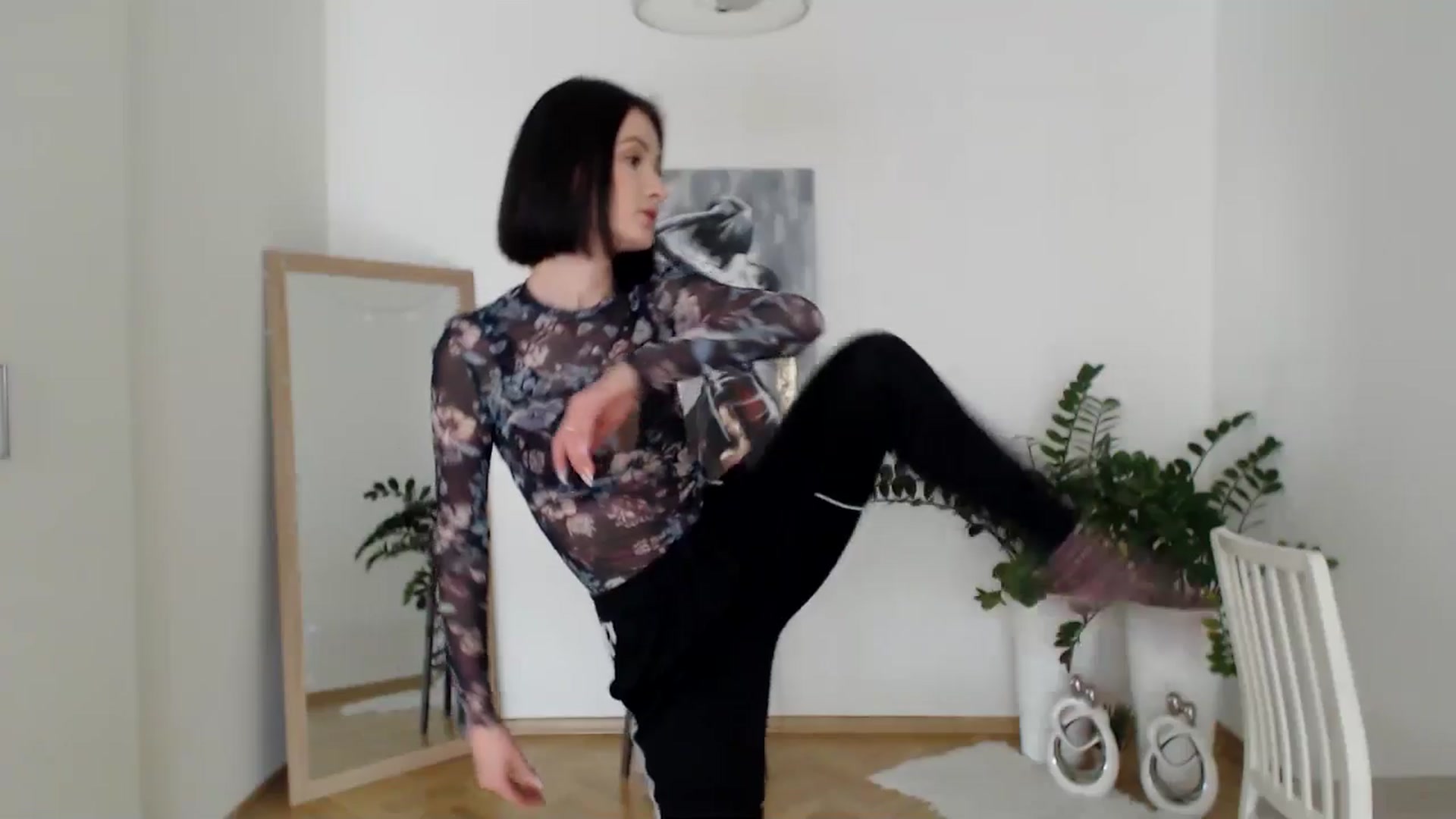 Gallery image thumbnail from the_realpearl's myfreecams stream on, 02/19/2025, 11:39 image 9 of 20