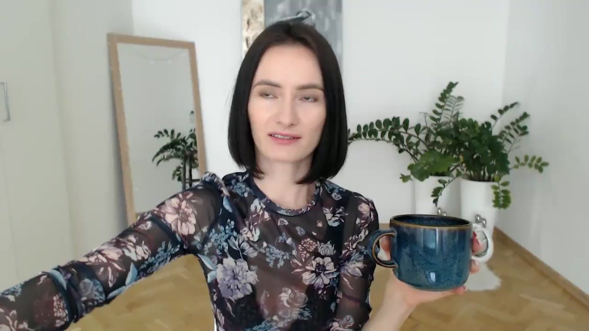 Gallery image thumbnail from the_realpearl's myfreecams stream on, 02/19/2025, 11:39 image 12 of 20