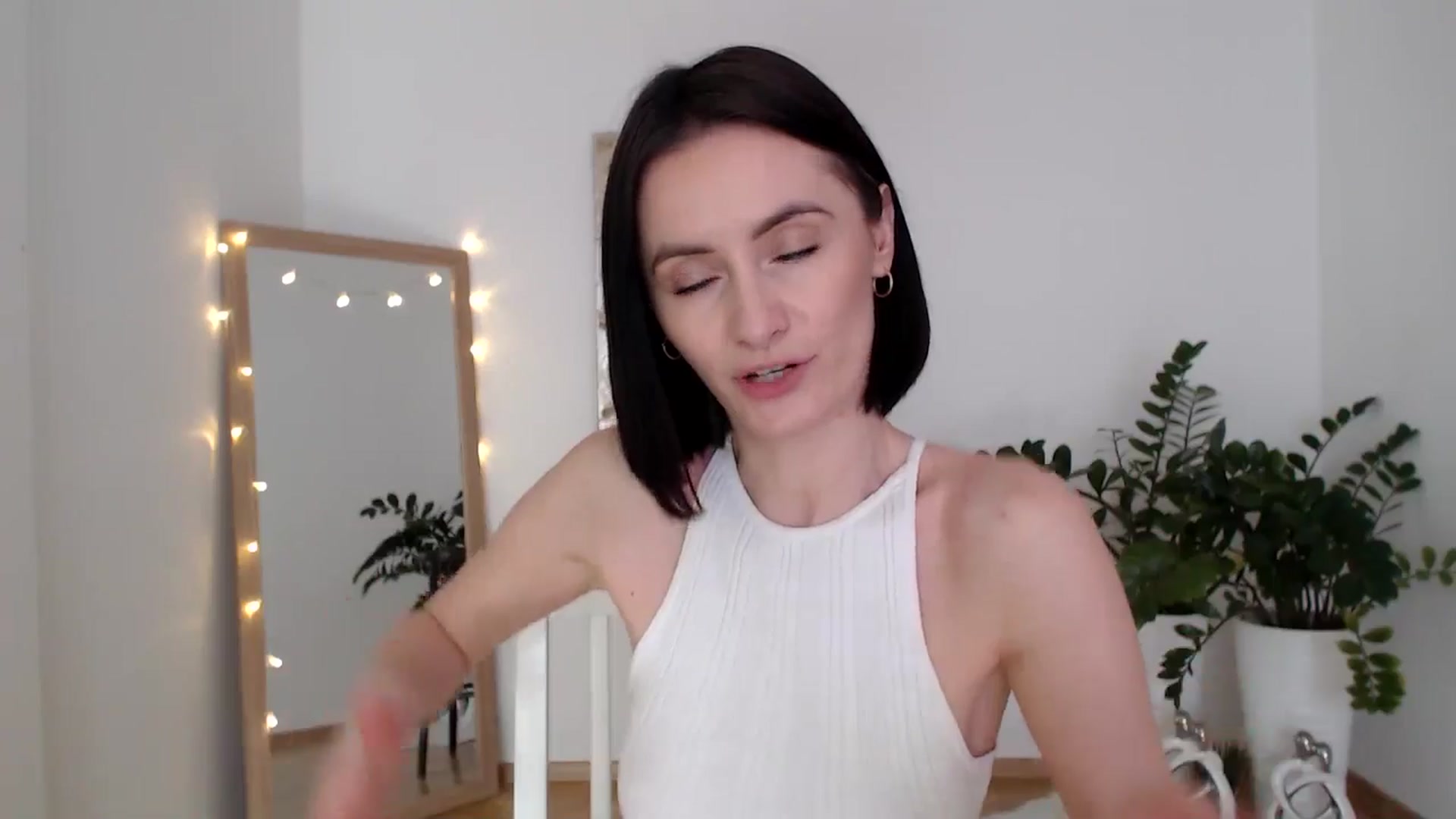 Gallery image thumbnail from the_realpearl's myfreecams stream on, 02/20/2025, 14:16 image 13 of 20