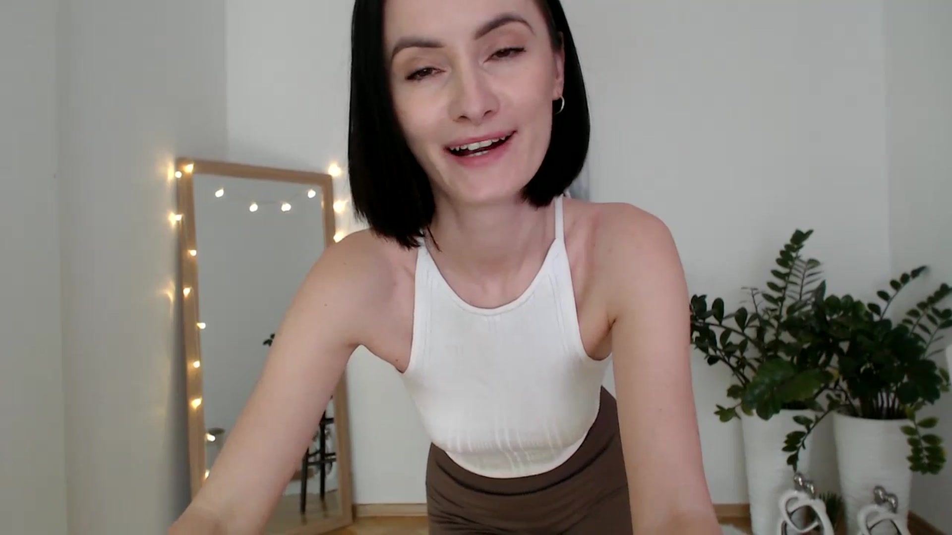 Gallery image thumbnail from the_realpearl's myfreecams stream on, 02/20/2025, 14:16 image 12 of 20