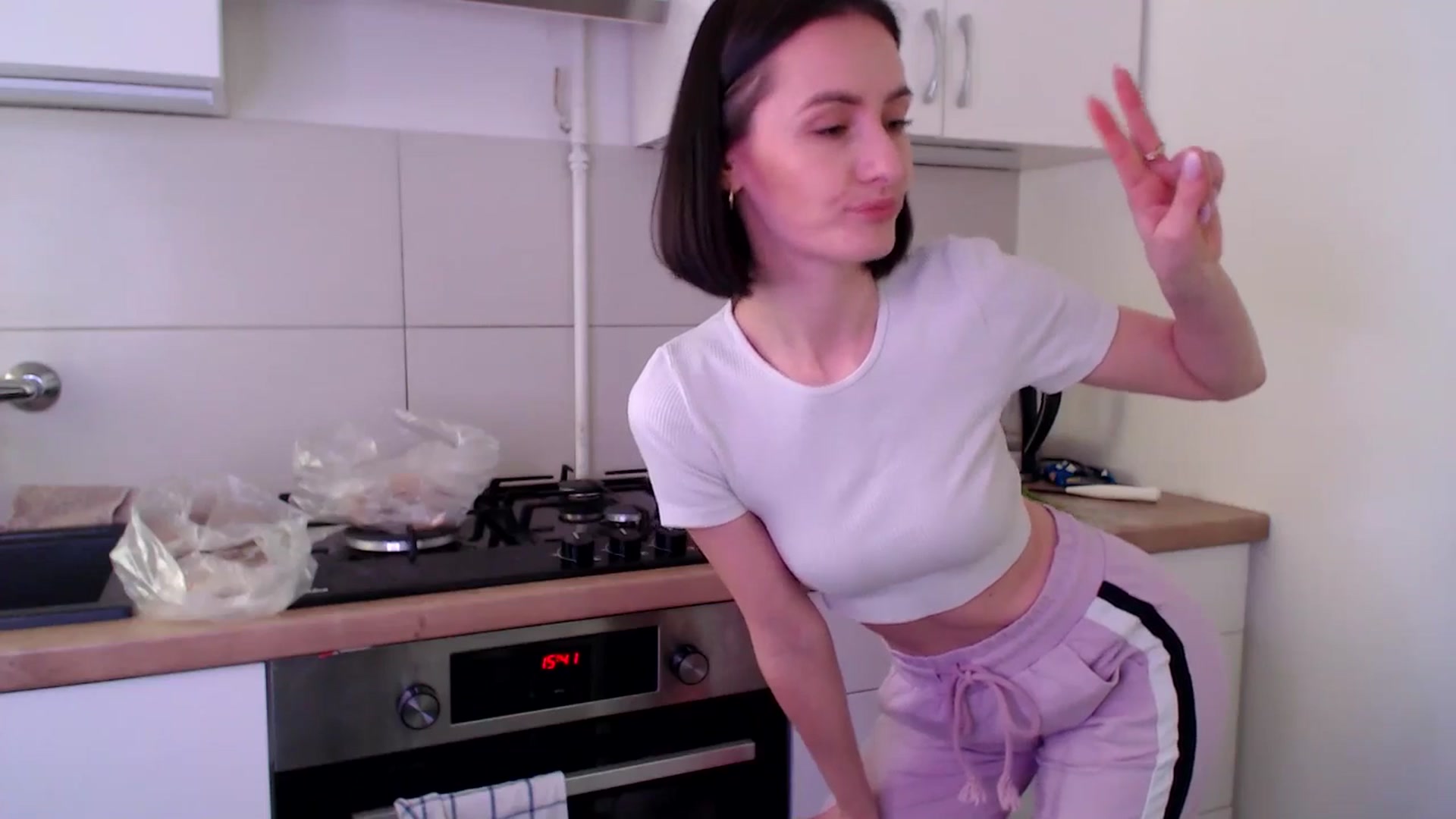 Gallery image thumbnail from the_realpearl's myfreecams stream on, 02/22/2025, 15:00 image 7 of 20
