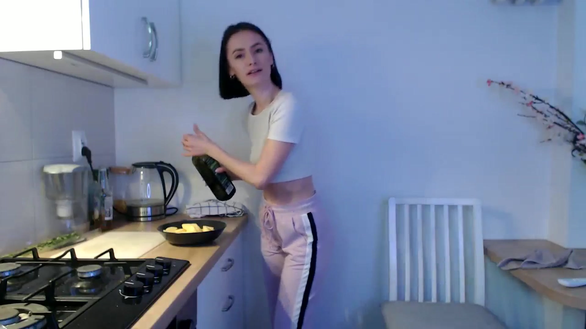 Gallery image thumbnail from the_realpearl's myfreecams stream on, 02/22/2025, 15:34 image 16 of 20