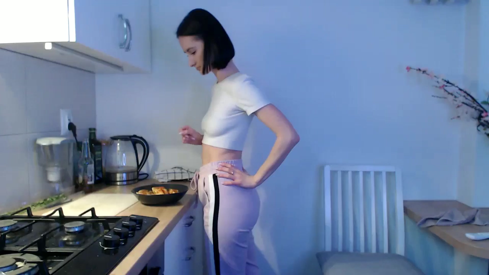 Gallery image thumbnail from the_realpearl's myfreecams stream on, 02/22/2025, 15:34 image 17 of 20