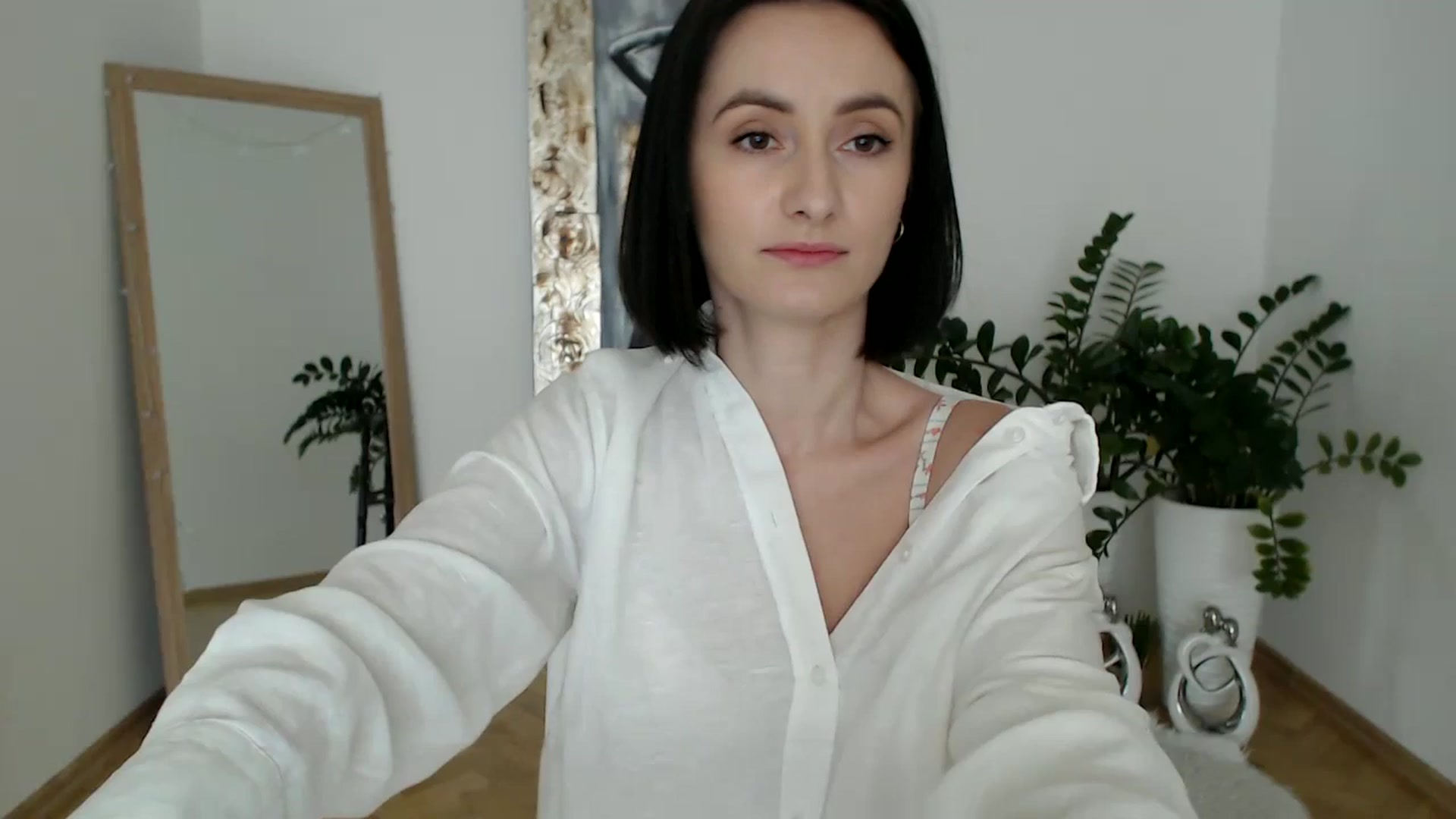 Gallery image thumbnail from the_realpearl's myfreecams stream on, 02/23/2025, 14:13 image 10 of 20