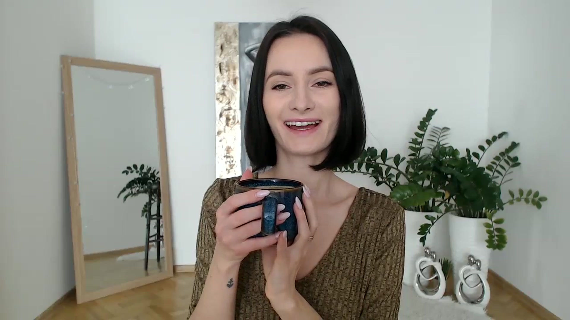 Gallery image thumbnail from the_realpearl's myfreecams stream on, 02/26/2025, 11:01 image 6 of 20