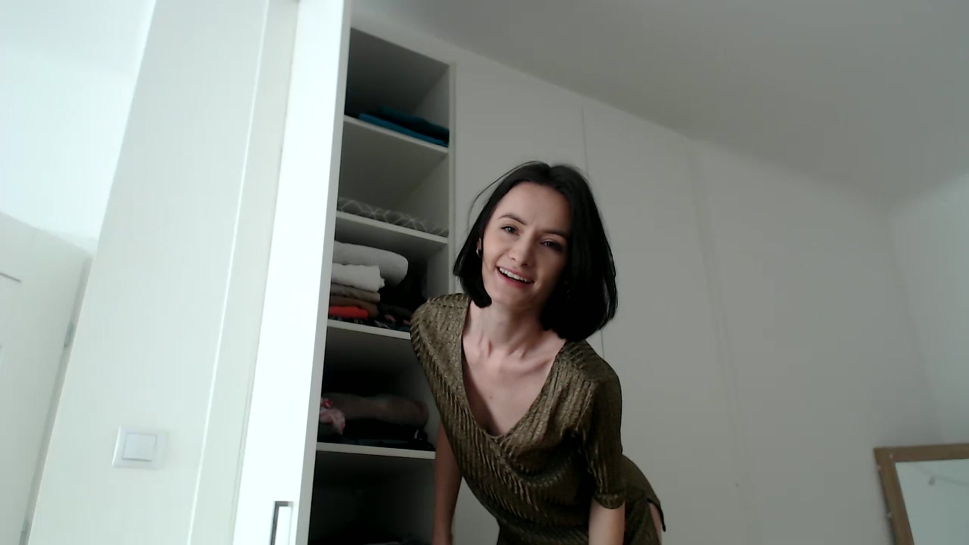 Gallery image thumbnail from the_realpearl's myfreecams stream on, 02/26/2025, 12:44 image 8 of 20