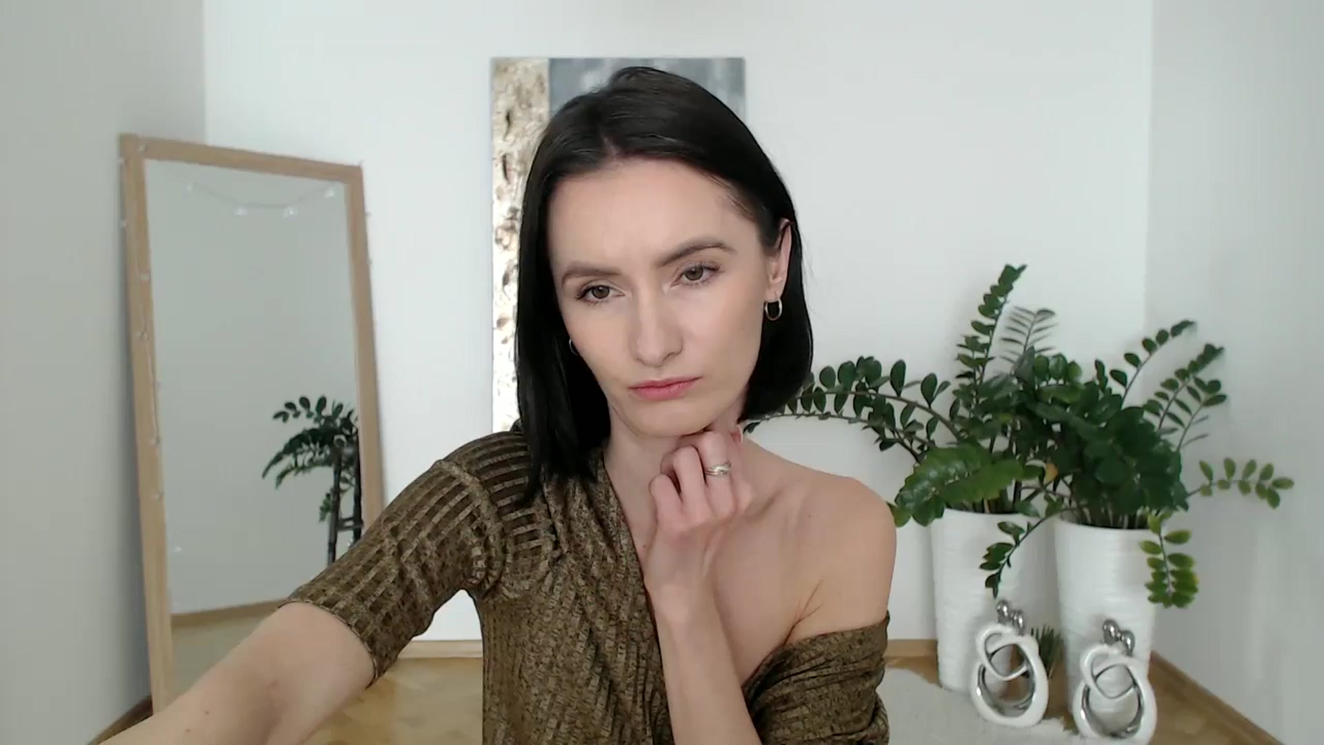Gallery image thumbnail from the_realpearl's myfreecams stream on, 02/26/2025, 12:44 image 17 of 20