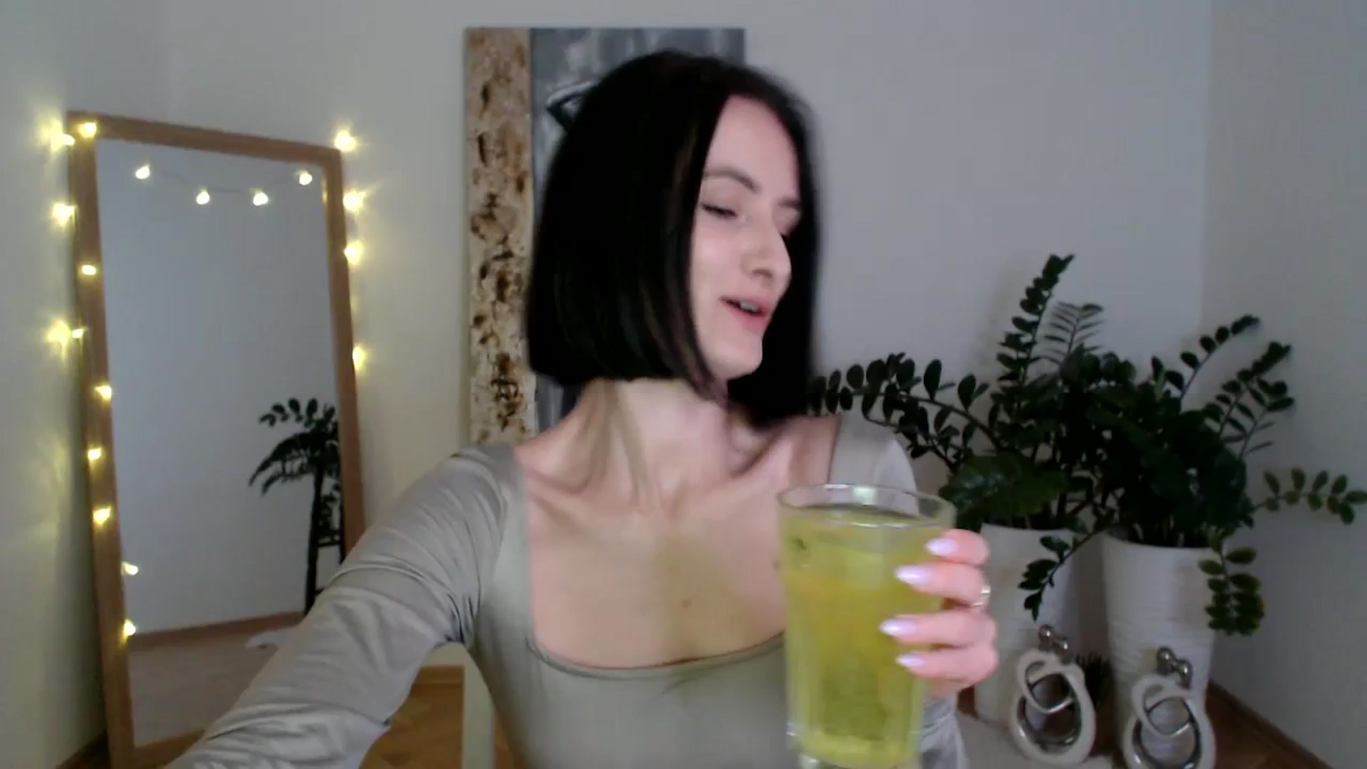 Gallery image thumbnail from the_realpearl's myfreecams stream on, 02/28/2025, 17:53 image 7 of 20