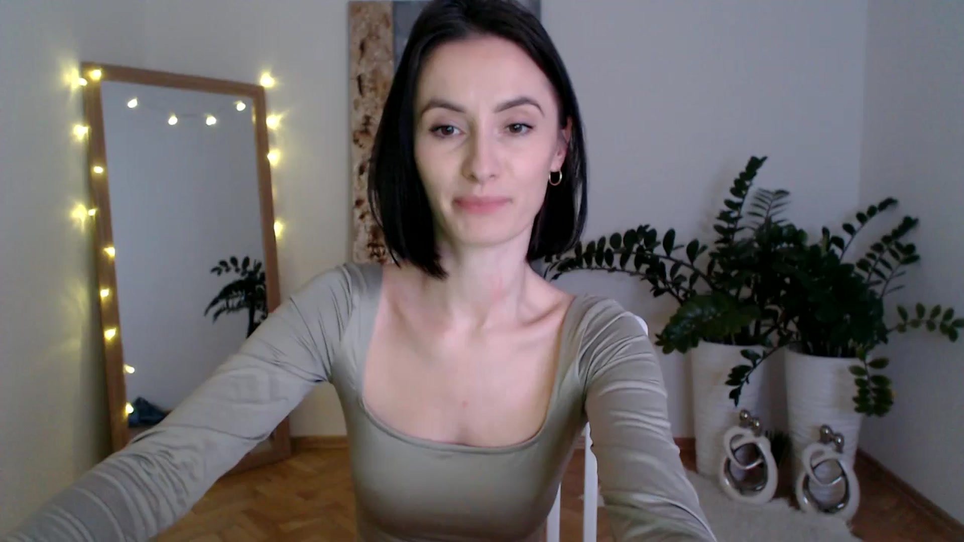 Gallery image thumbnail from the_realpearl's myfreecams stream on, 02/28/2025, 17:53 image 10 of 20