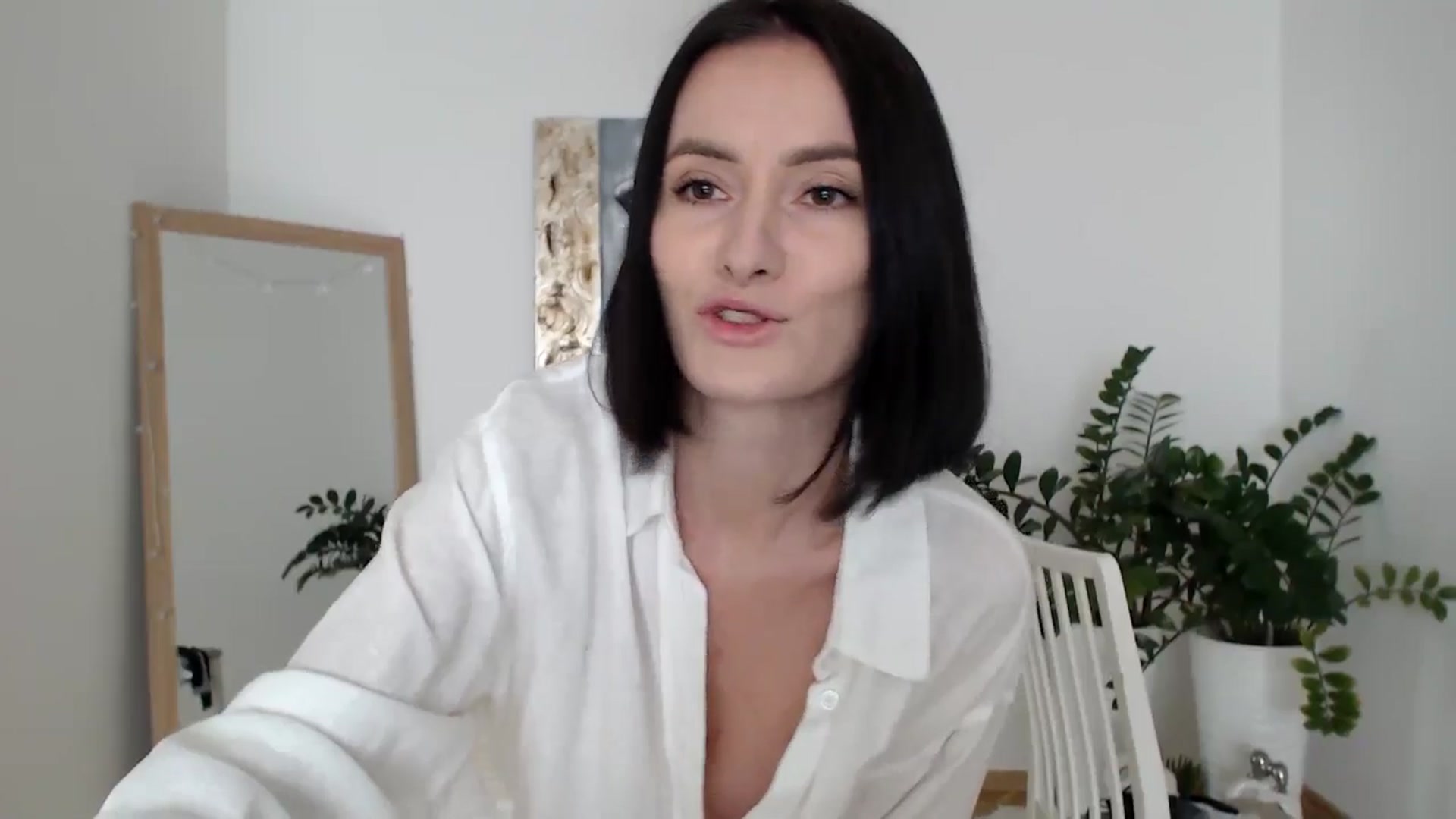 Gallery image thumbnail from the_realpearl's myfreecams stream on, 03/03/2025, 14:29 image 10 of 20