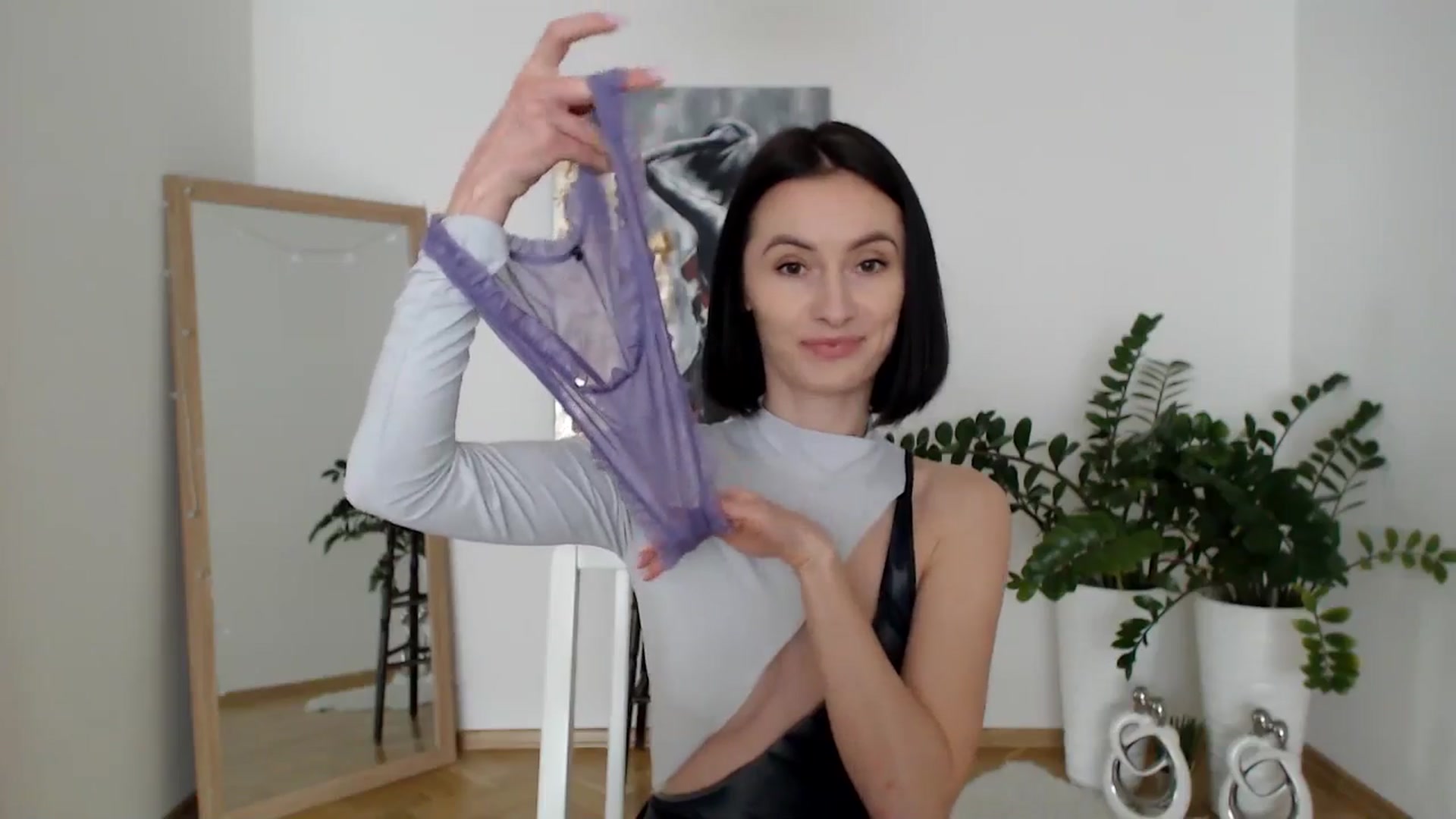 Gallery image thumbnail from the_realpearl's myfreecams stream on, 03/03/2025, 14:29 image 5 of 20