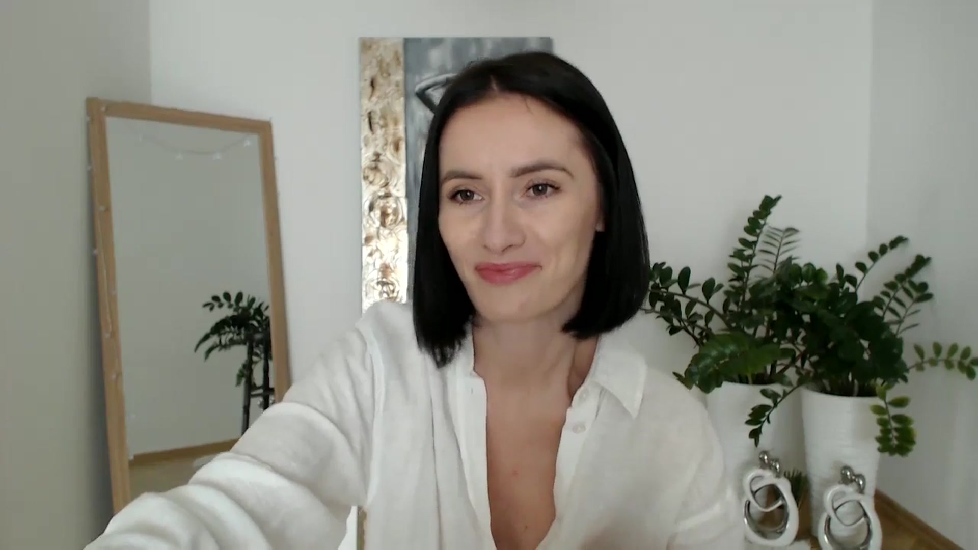 Gallery image thumbnail from the_realpearl's myfreecams stream on, 03/03/2025, 14:29 image 17 of 20
