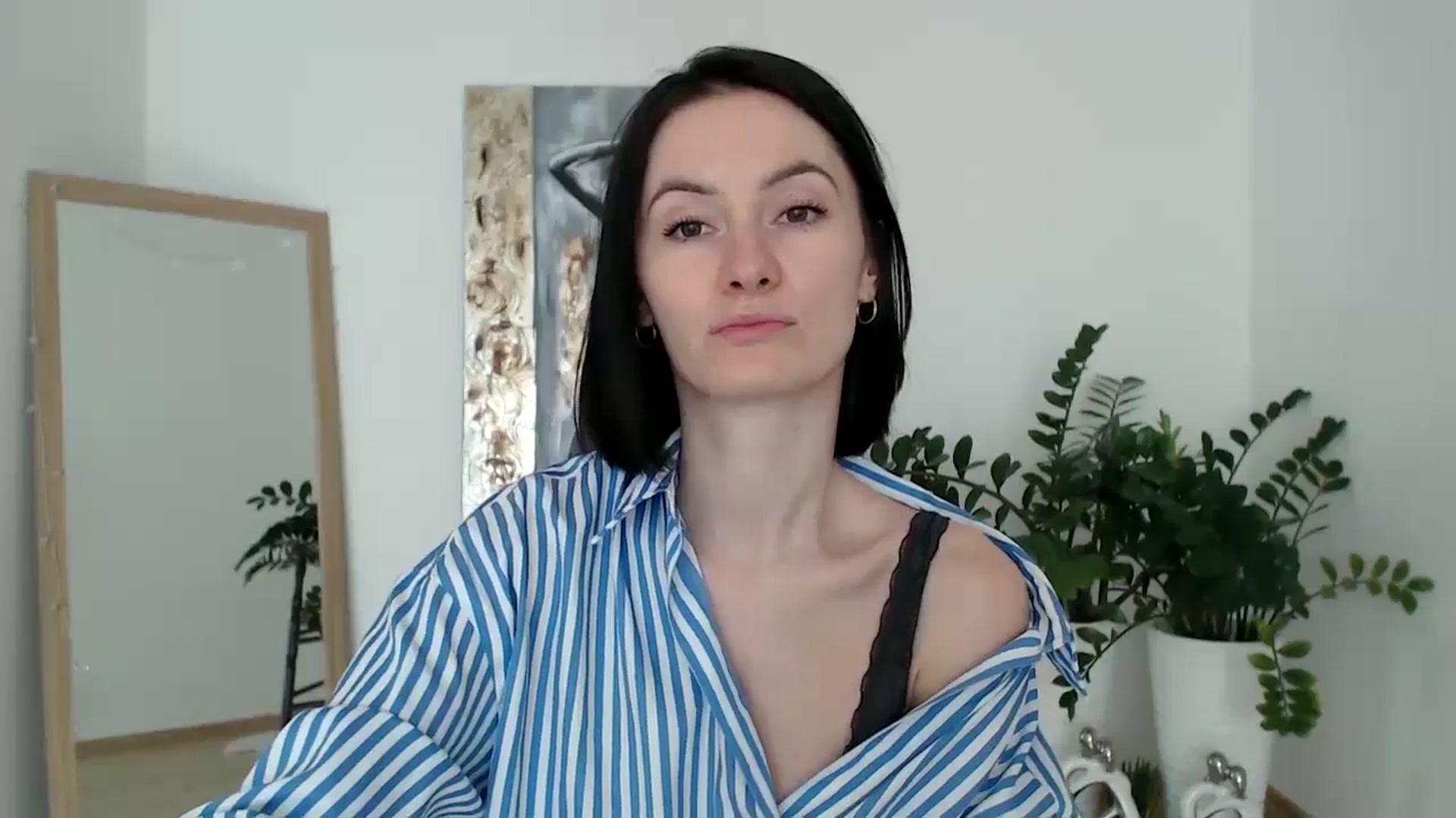 Gallery image thumbnail from the_realpearl's myfreecams stream on, 03/07/2025, 13:21 image 14 of 20