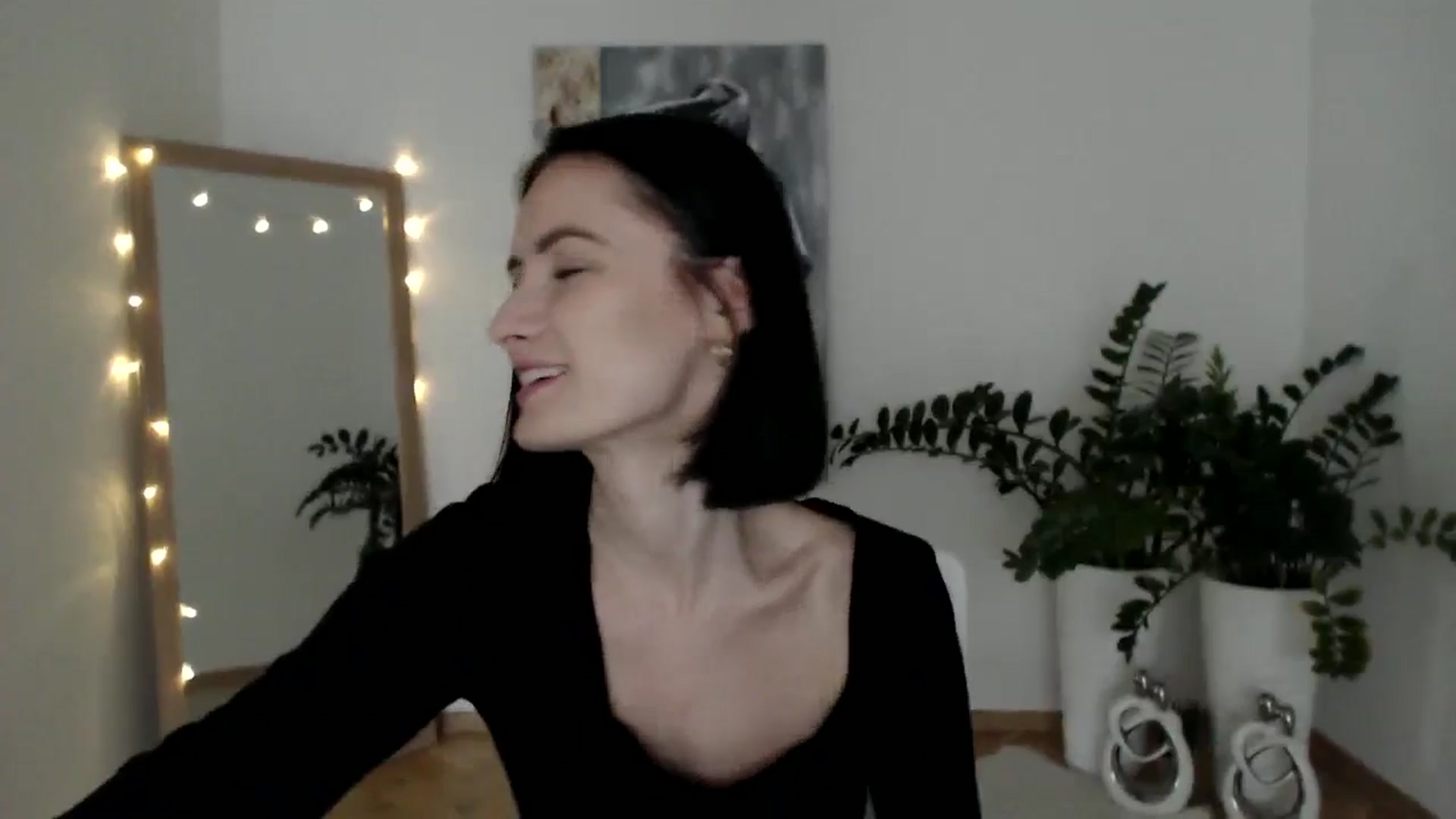 Gallery image thumbnail from the_realpearl's myfreecams stream on, 03/11/2025, 15:58 image 18 of 20