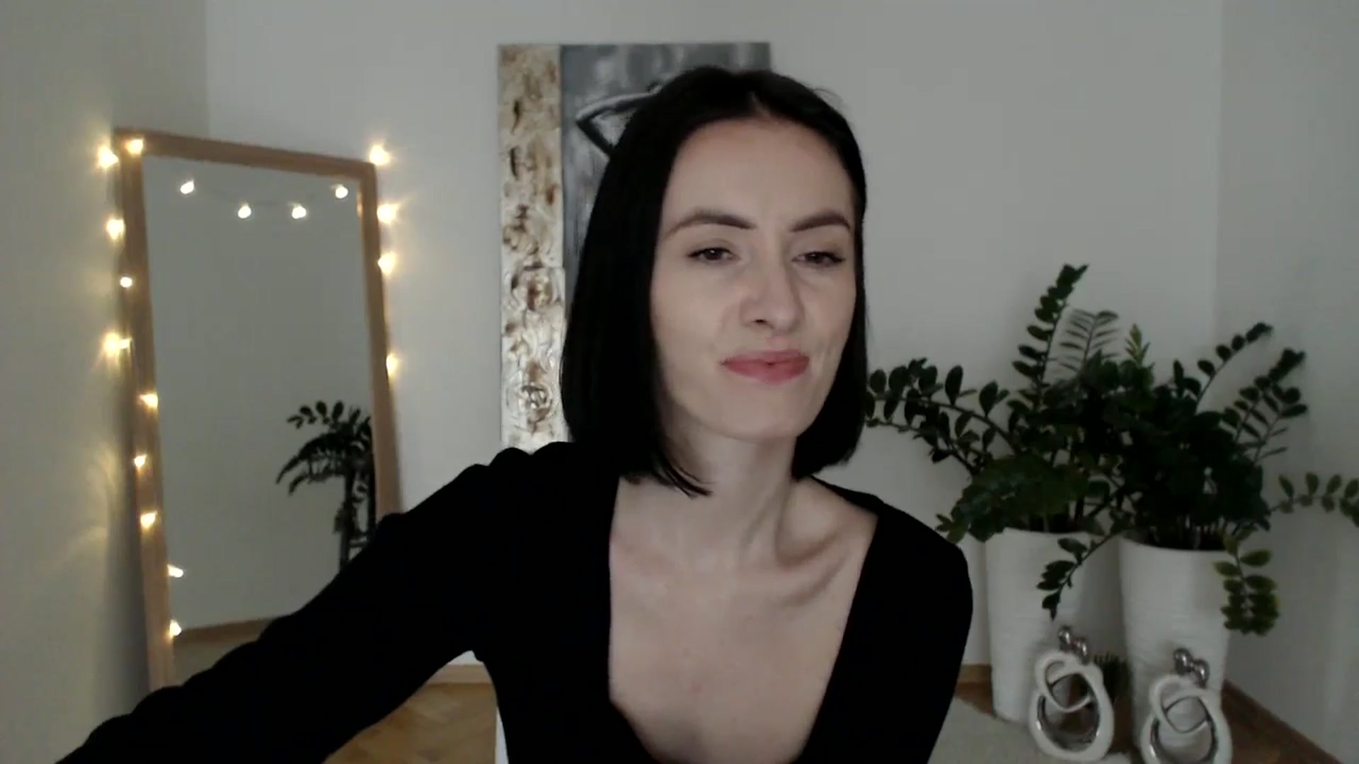 Gallery image thumbnail from the_realpearl's myfreecams stream on, 03/11/2025, 15:58 image 17 of 20