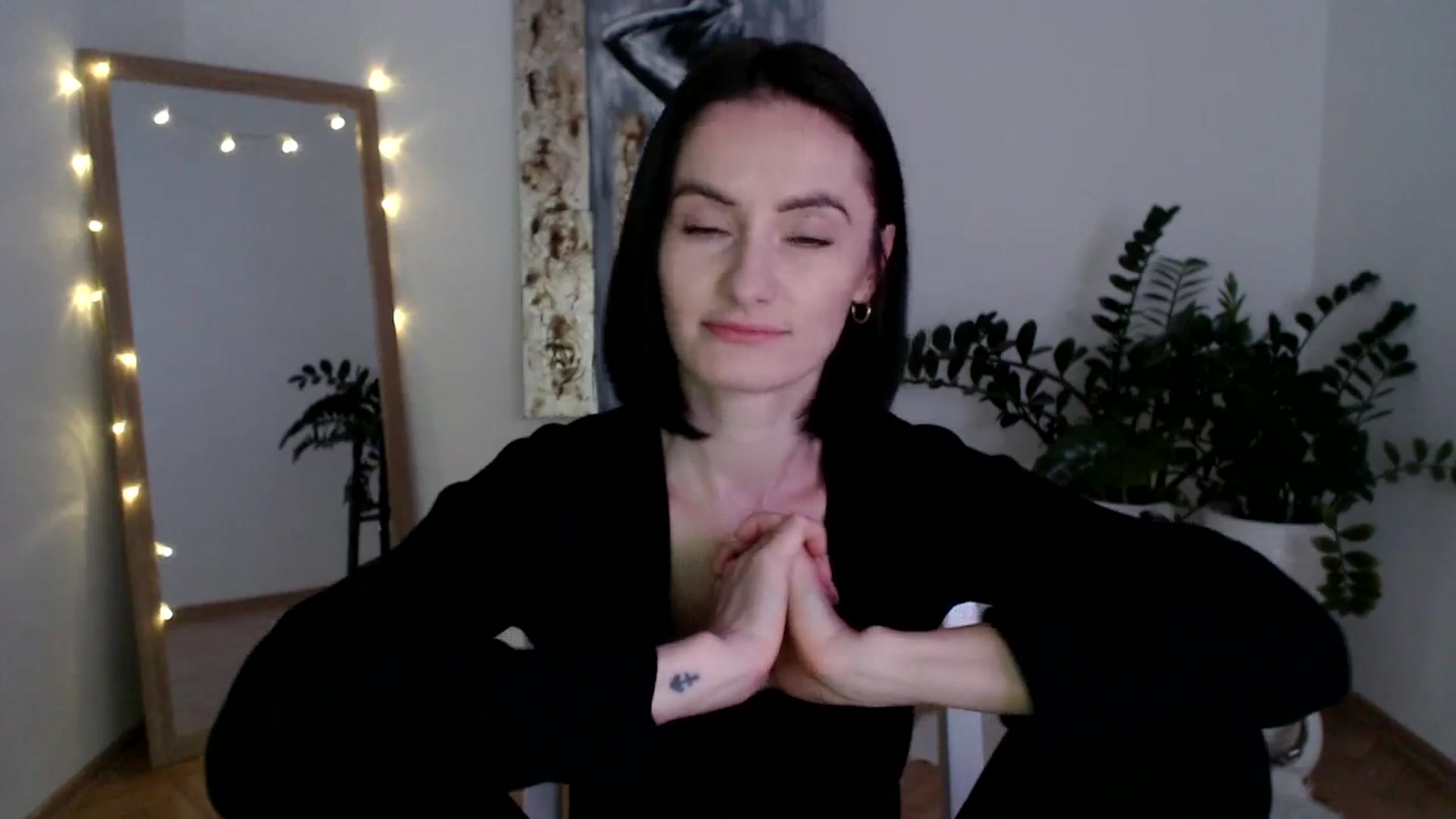 Gallery image thumbnail from the_realpearl's myfreecams stream on, 03/11/2025, 16:27 image 8 of 20