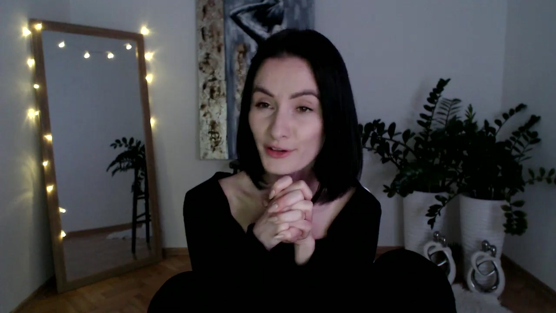 Gallery image thumbnail from the_realpearl's myfreecams stream on, 03/11/2025, 16:27 image 17 of 20