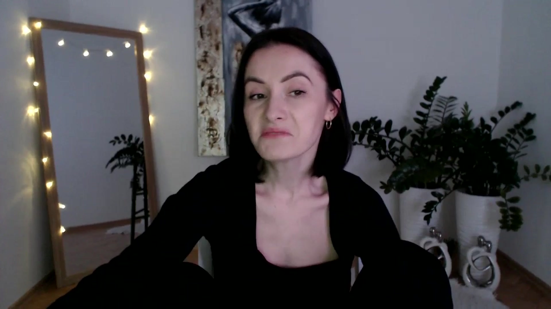 Gallery image thumbnail from the_realpearl's myfreecams stream on, 03/11/2025, 16:27 image 10 of 20