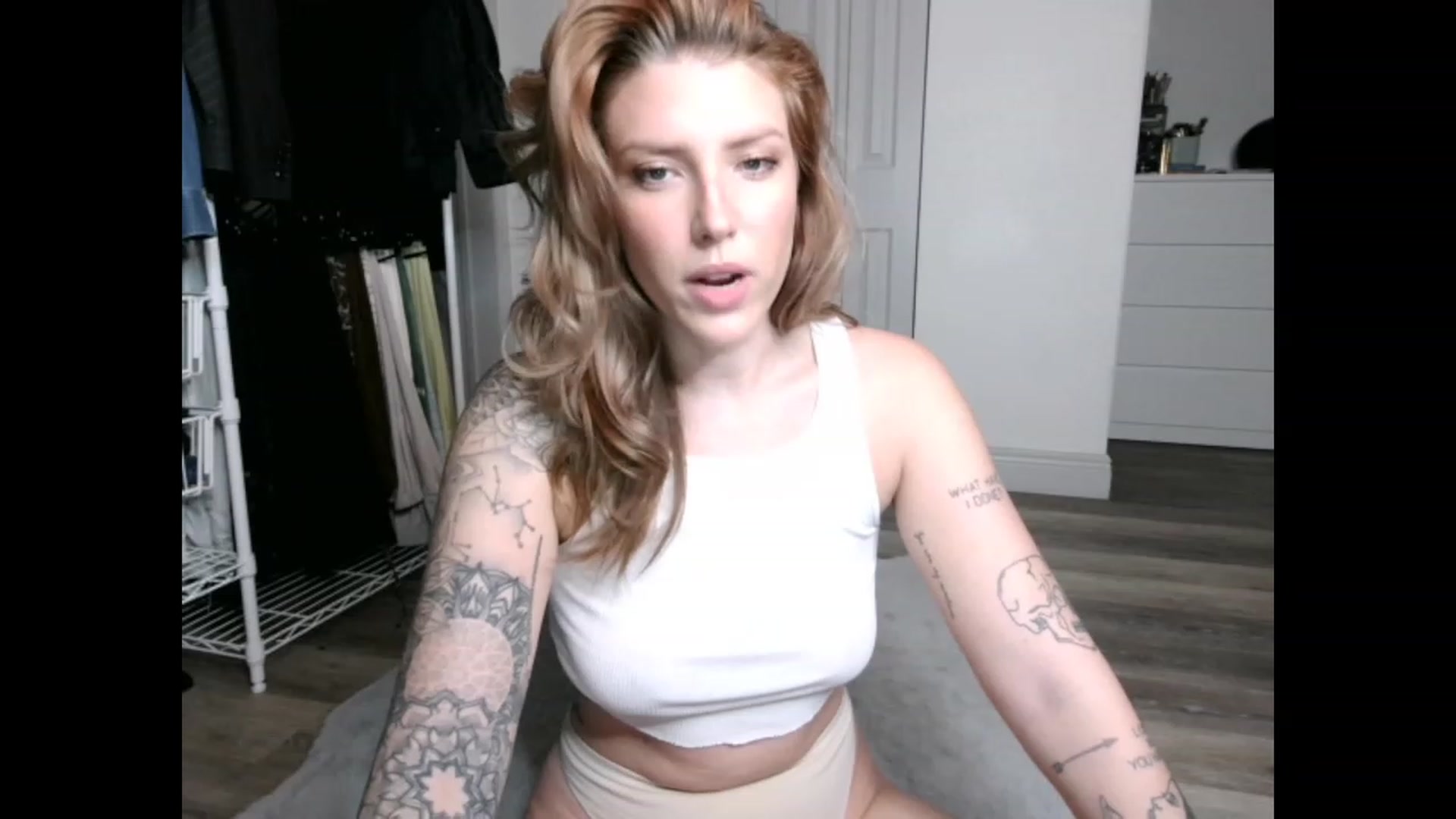Gallery image thumbnail from the_remedy_'s myfreecams stream on, 11/17/2022, 23:29 image 13 of 20