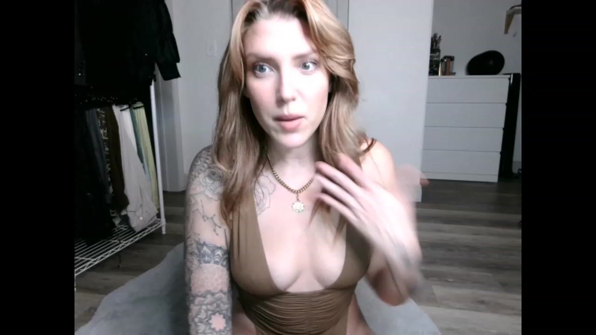 Gallery image thumbnail from the_remedy_'s myfreecams stream on, 11/22/2022, 23:02 image 7 of 20