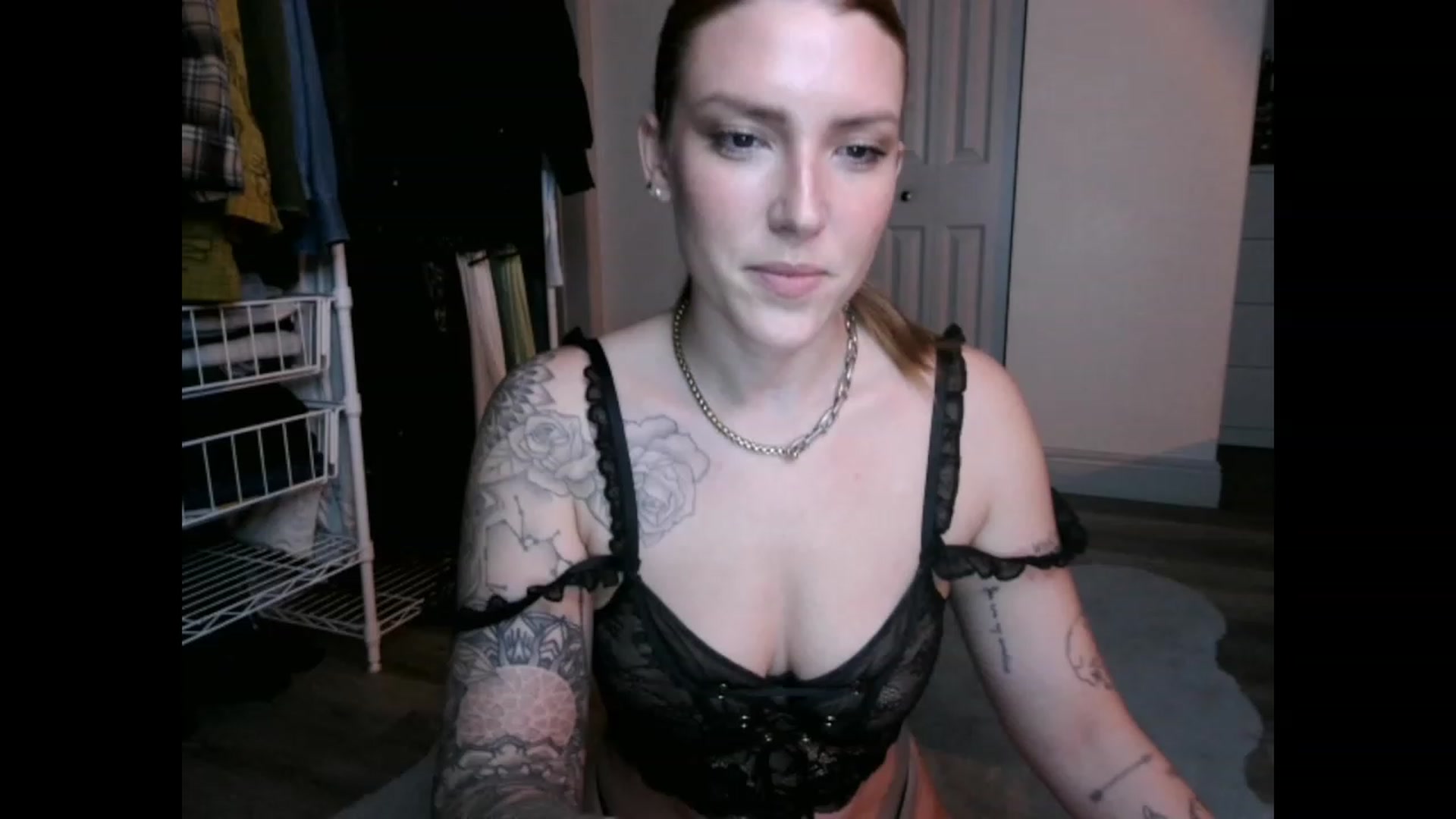 Gallery image thumbnail from the_remedy_'s myfreecams stream on, 11/28/2022, 23:44 image 17 of 20