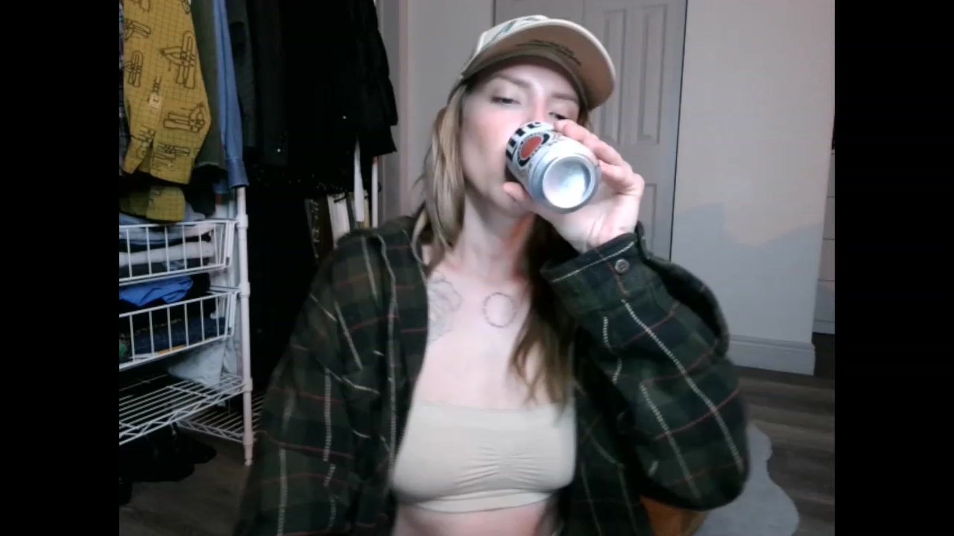 Gallery image thumbnail from the_remedy_'s myfreecams stream on, 12/03/2022, 01:35 image 16 of 20