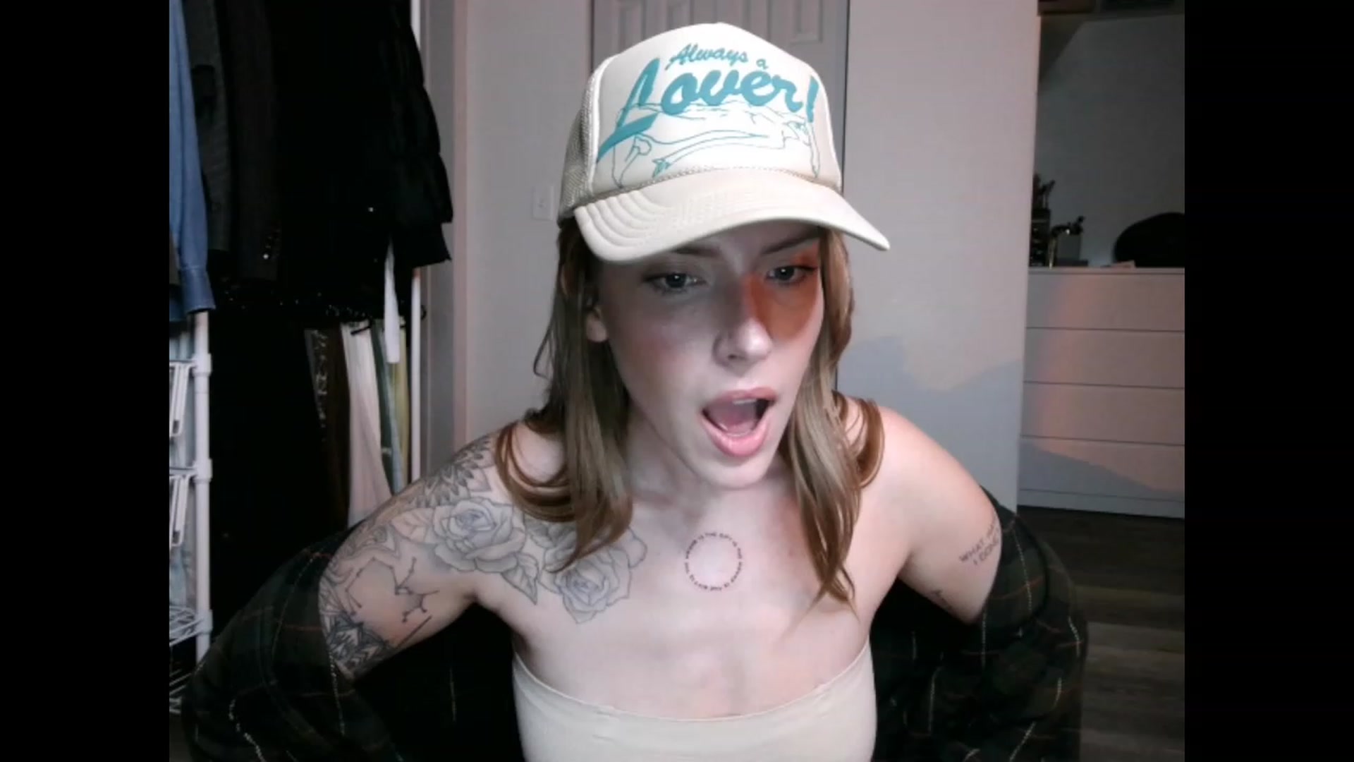 Gallery image thumbnail from the_remedy_'s myfreecams stream on, 12/03/2022, 01:35 image 1 of 20
