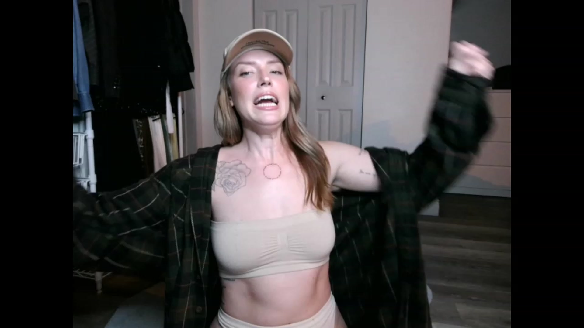 Gallery image thumbnail from the_remedy_'s myfreecams stream on, 12/03/2022, 01:35 image 3 of 20