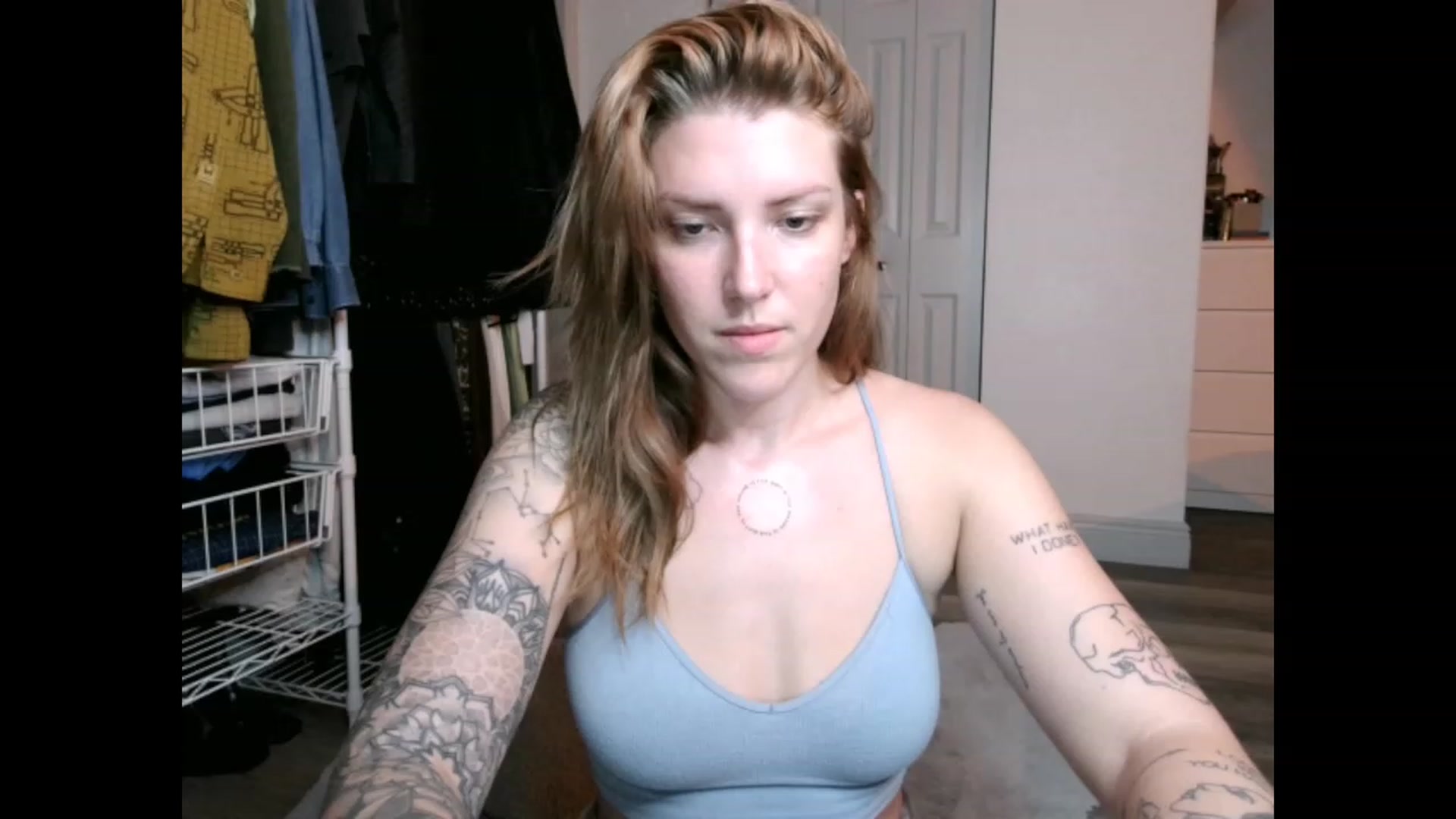 Gallery image thumbnail from the_remedy_'s myfreecams stream on, 12/05/2022, 23:38 image 4 of 20