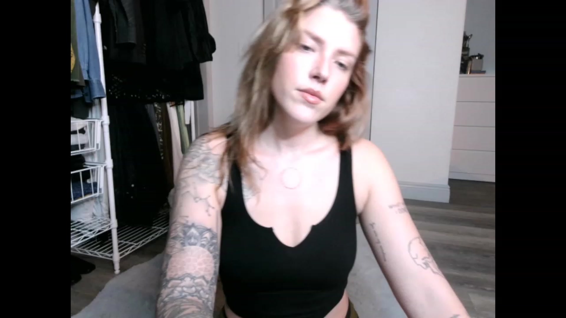 Gallery image thumbnail from the_remedy_'s myfreecams stream on, 12/07/2022, 24:04 image 5 of 20