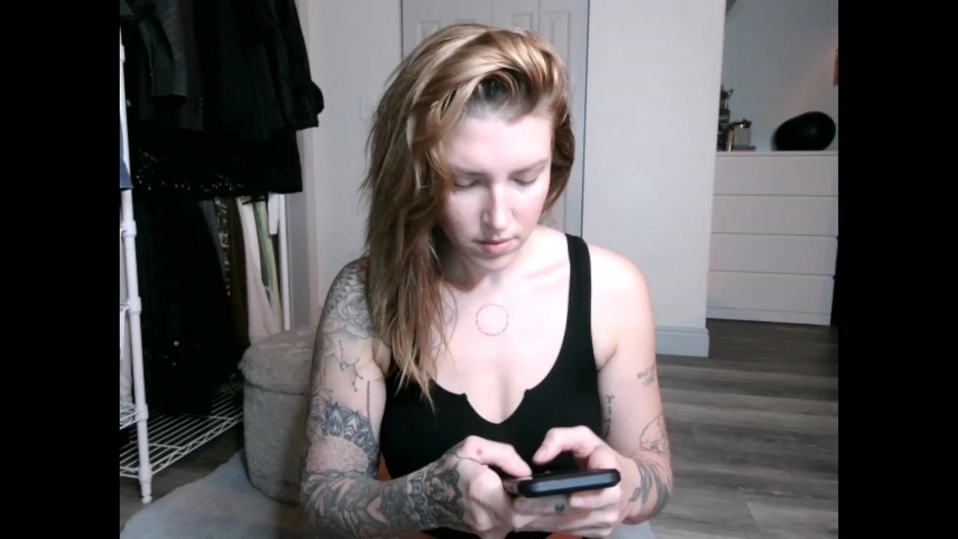 Gallery image thumbnail from the_remedy_'s myfreecams stream on, 12/07/2022, 24:04 image 4 of 20