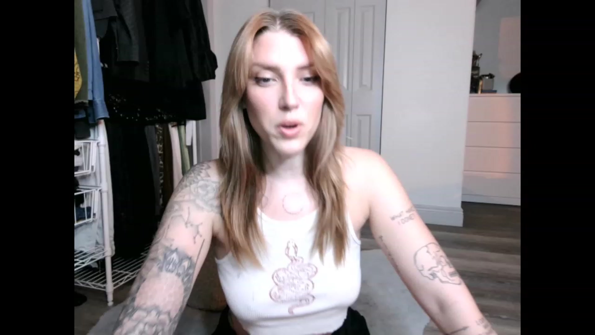 Gallery image thumbnail from the_remedy_'s myfreecams stream on, 12/09/2022, 01:33 image 1 of 20