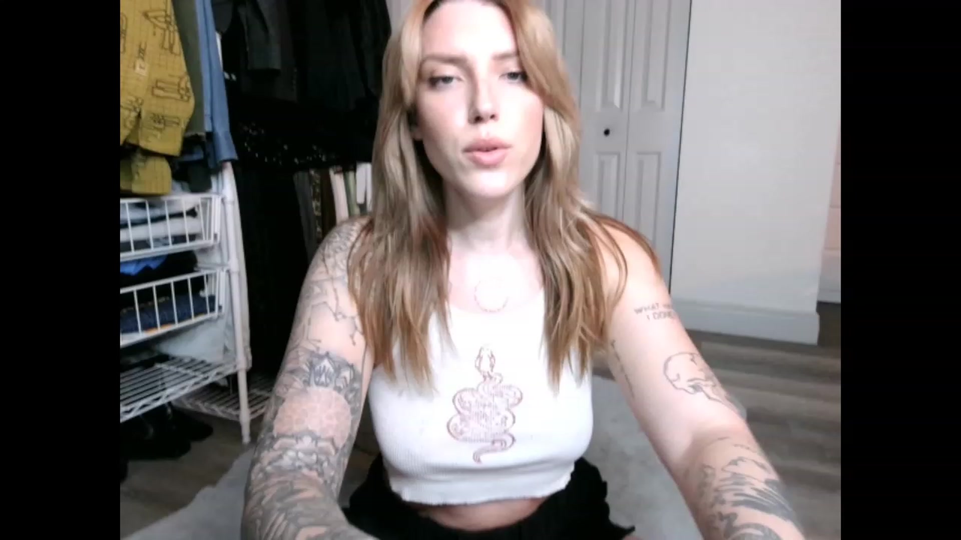 Gallery image thumbnail from the_remedy_'s myfreecams stream on, 12/09/2022, 01:33 image 3 of 20