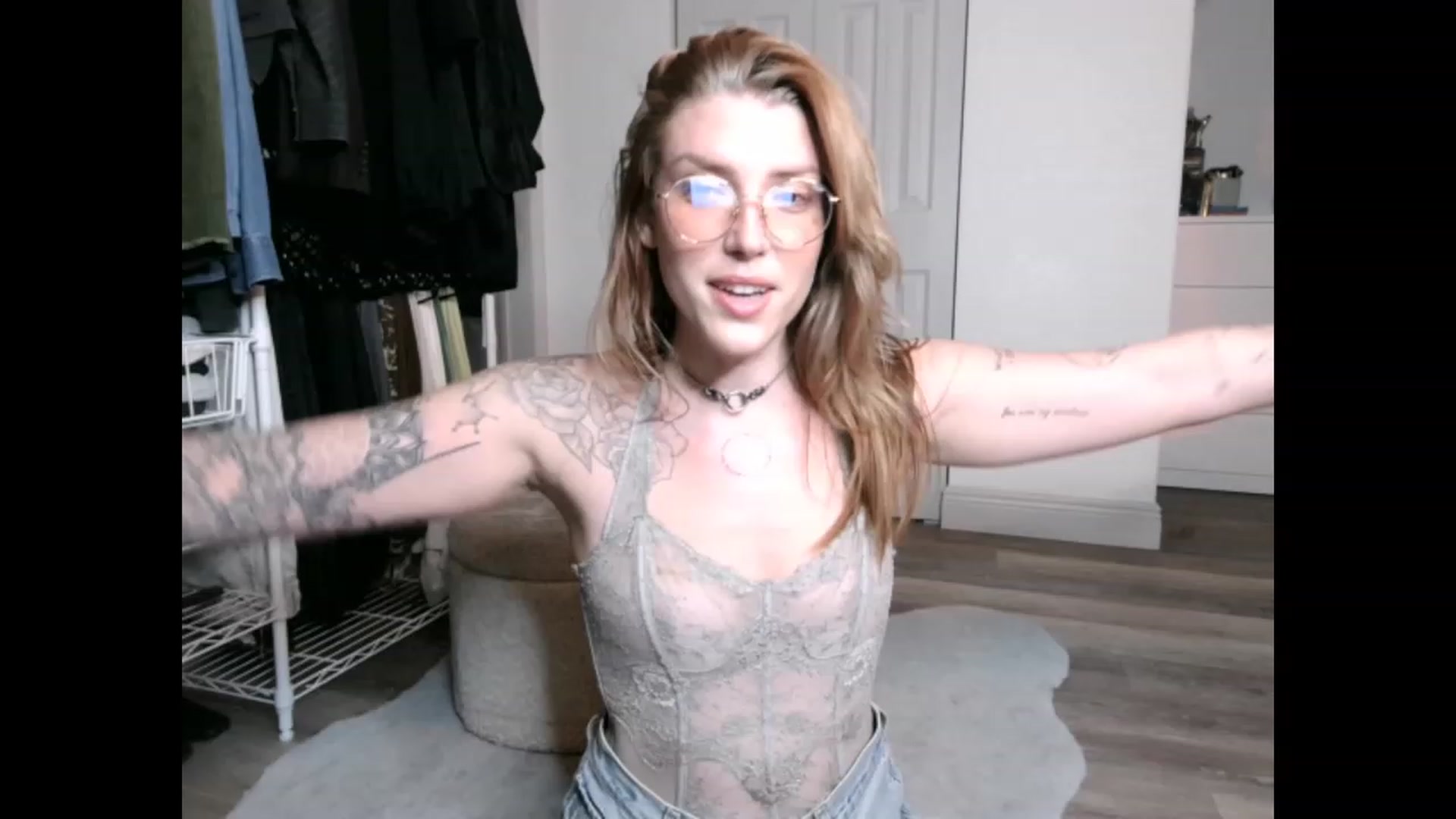 Gallery image thumbnail from the_remedy_'s myfreecams stream on, 12/10/2022, 24:47 image 13 of 20