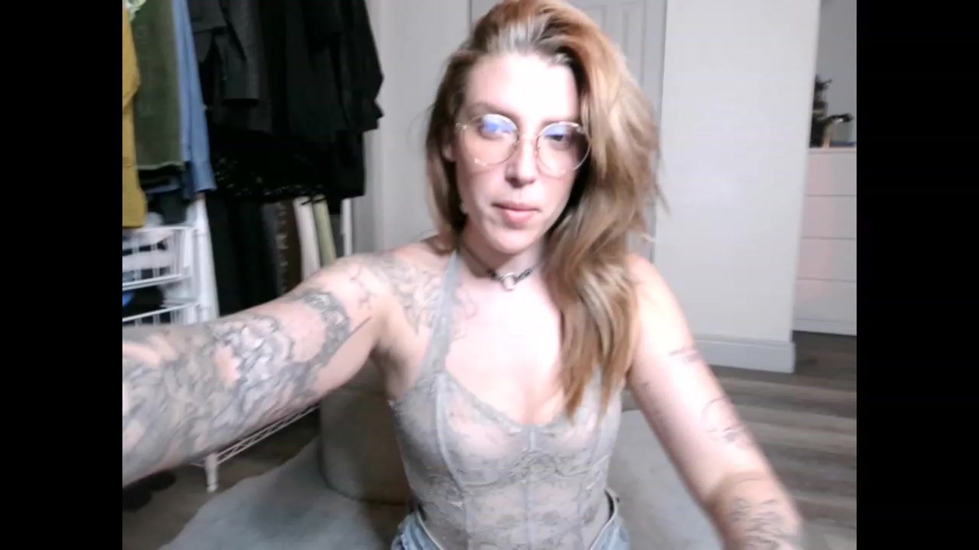 Gallery image thumbnail from the_remedy_'s myfreecams stream on, 12/10/2022, 24:47 image 12 of 20