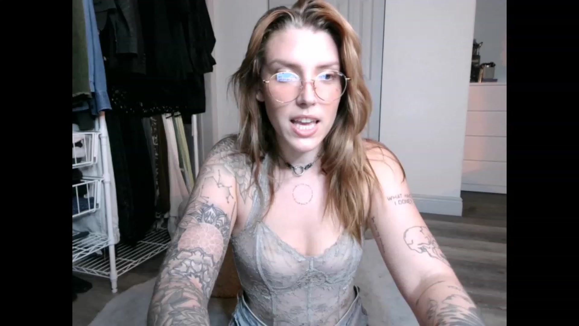 Gallery image thumbnail from the_remedy_'s myfreecams stream on, 12/10/2022, 24:47 image 20 of 20