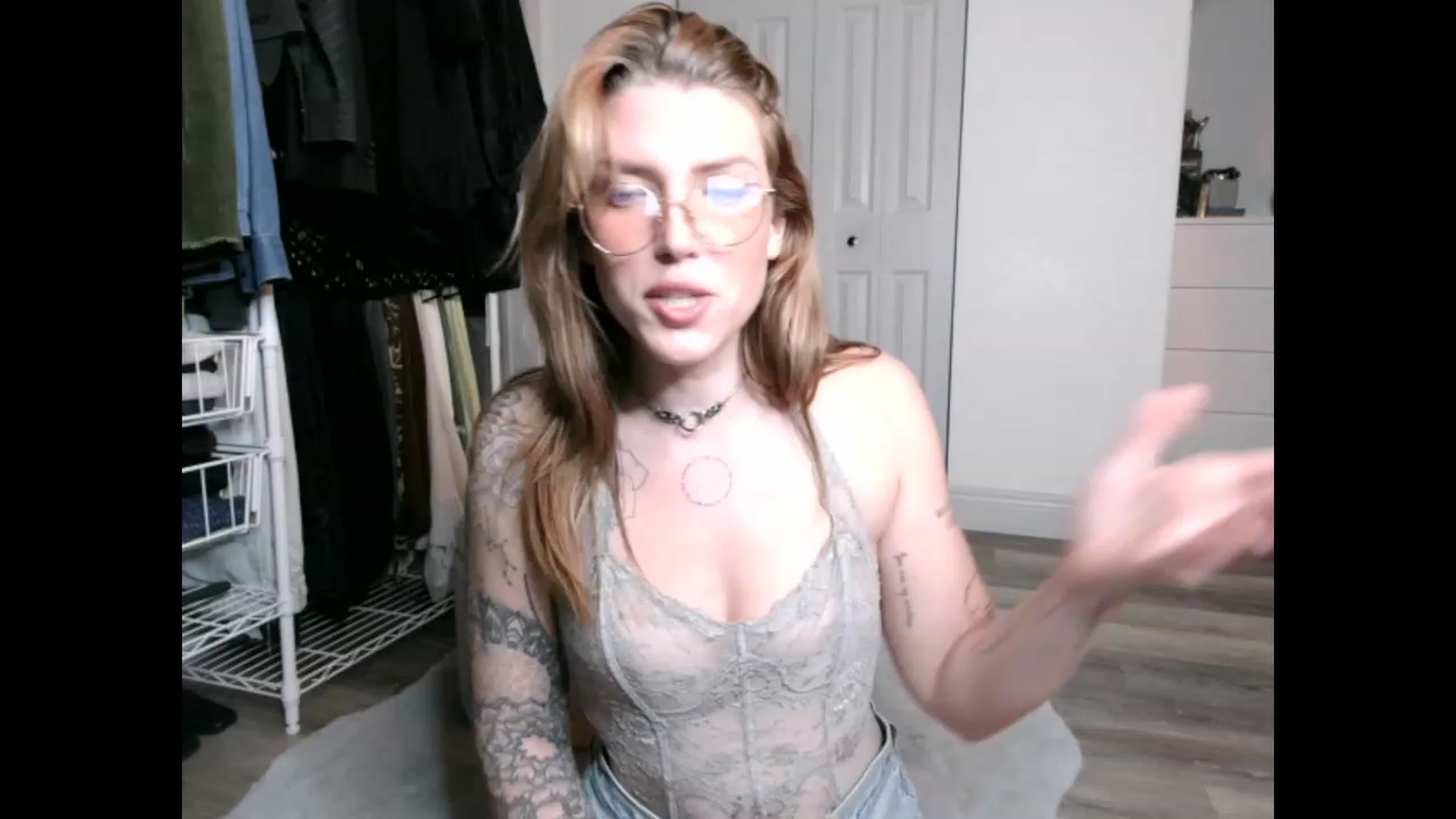 Gallery image thumbnail from the_remedy_'s myfreecams stream on, 12/10/2022, 24:47 image 2 of 20