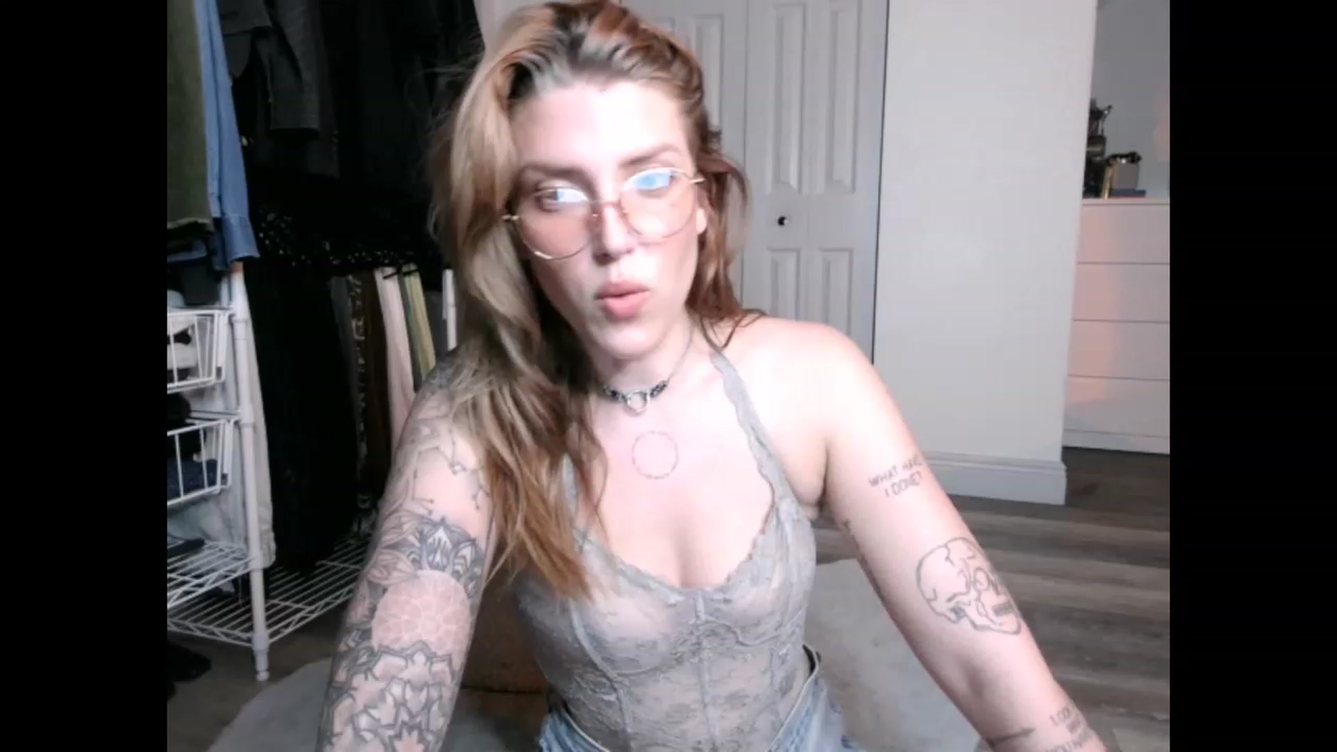 Gallery image thumbnail from the_remedy_'s myfreecams stream on, 12/10/2022, 24:47 image 16 of 20