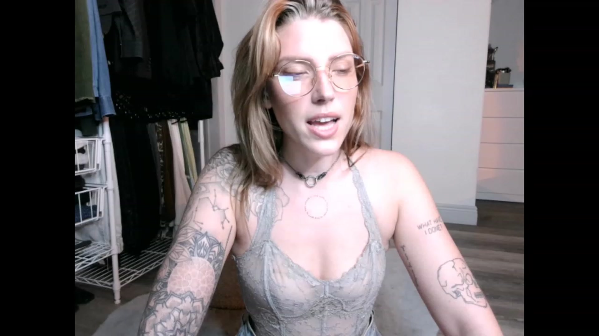 Gallery image thumbnail from the_remedy_'s myfreecams stream on, 12/10/2022, 01:04 image 12 of 20
