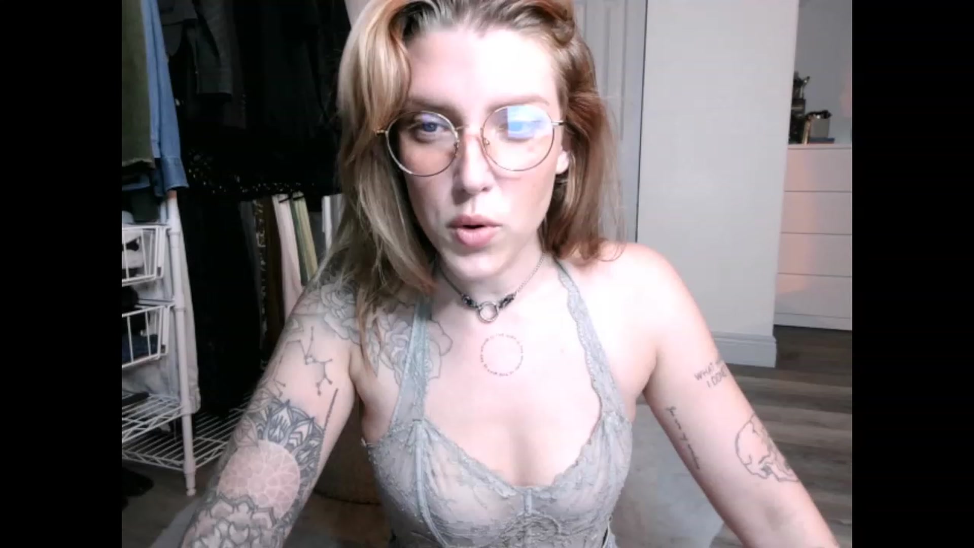 Gallery image thumbnail from the_remedy_'s myfreecams stream on, 12/10/2022, 01:04 image 11 of 20