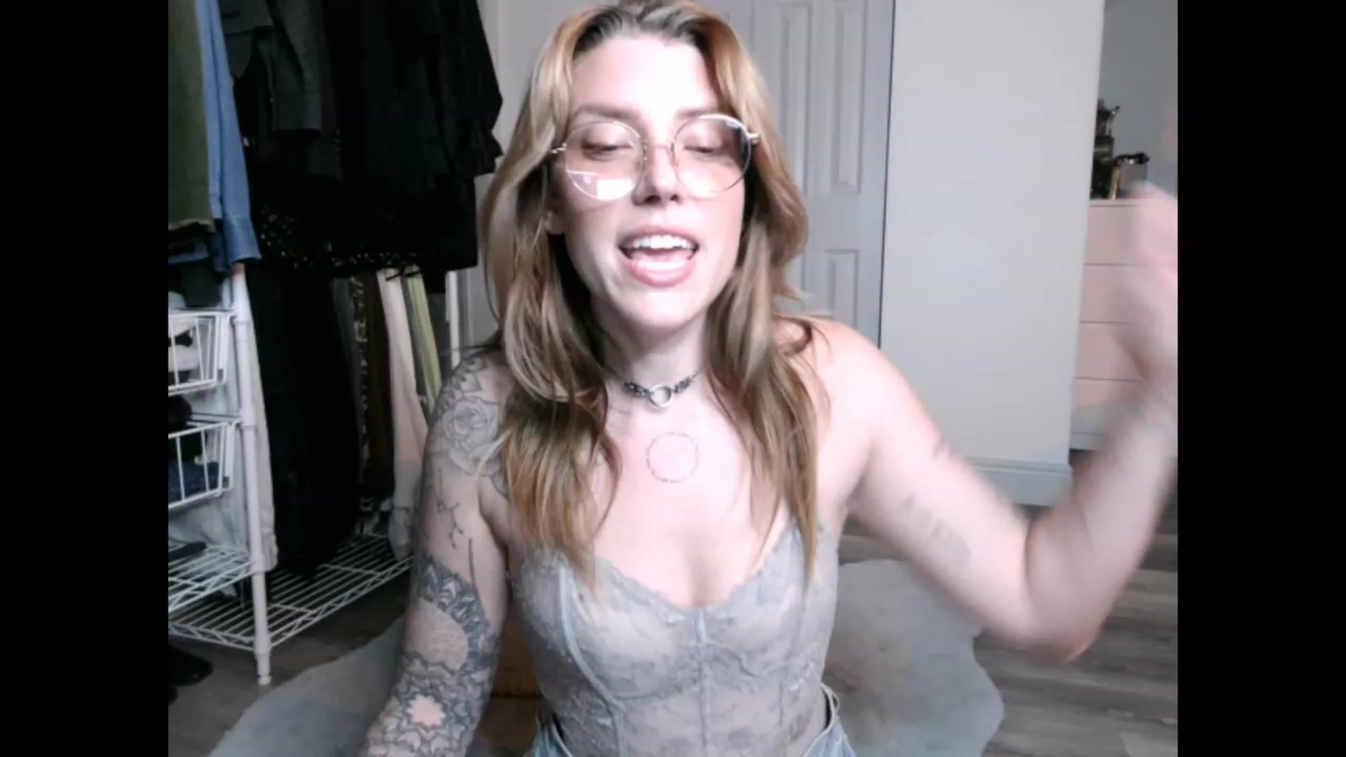 Gallery image thumbnail from the_remedy_'s myfreecams stream on, 12/10/2022, 01:04 image 7 of 20