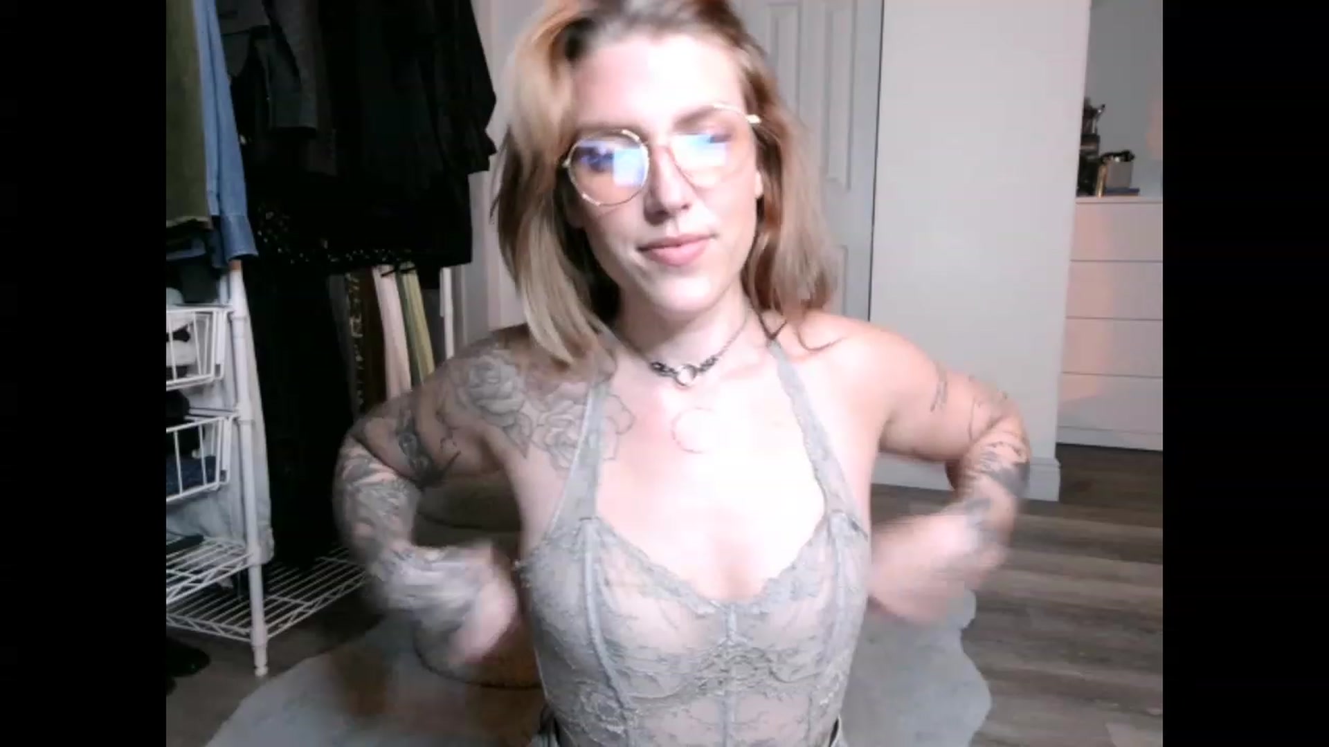 Gallery image thumbnail from the_remedy_'s myfreecams stream on, 12/10/2022, 01:04 image 10 of 20