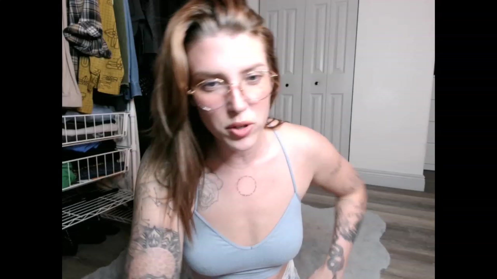 Gallery image thumbnail from the_remedy_'s myfreecams stream on, 12/13/2022, 24:43 image 14 of 20