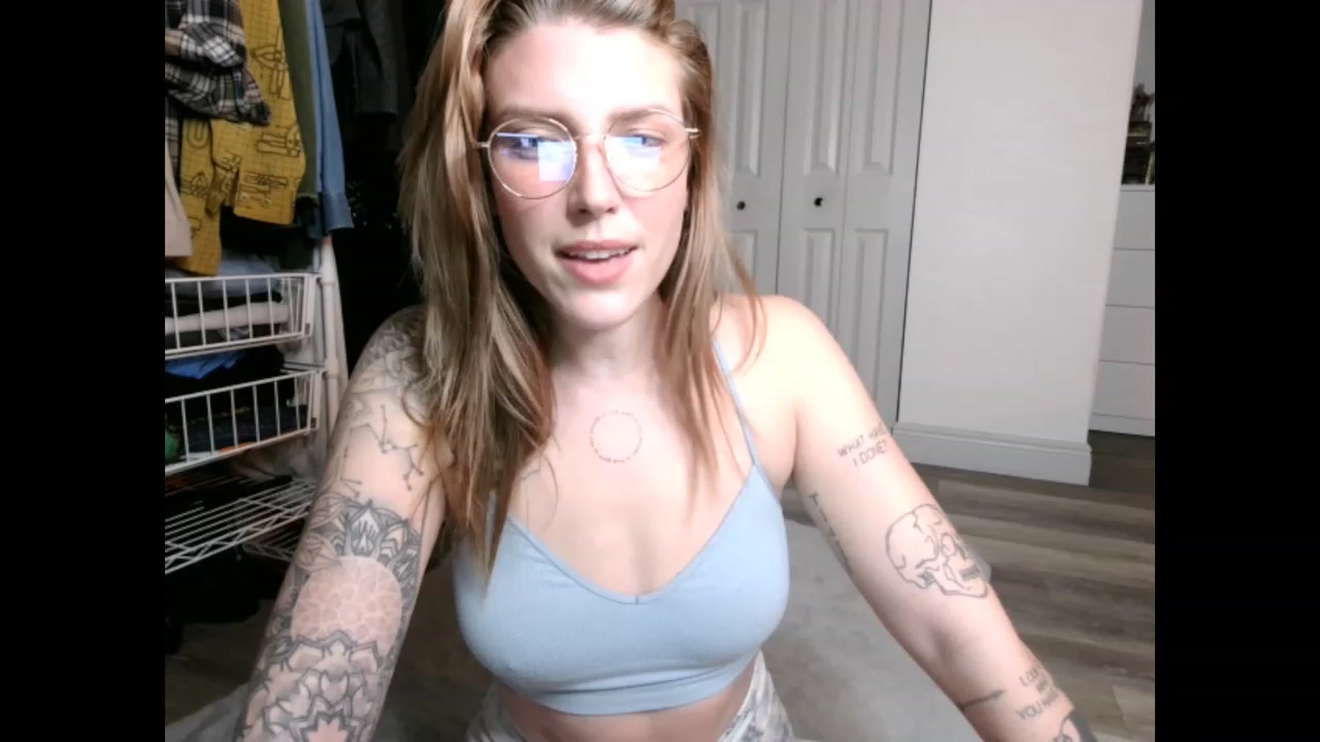 Gallery image thumbnail from the_remedy_'s myfreecams stream on, 12/13/2022, 24:43 image 10 of 20