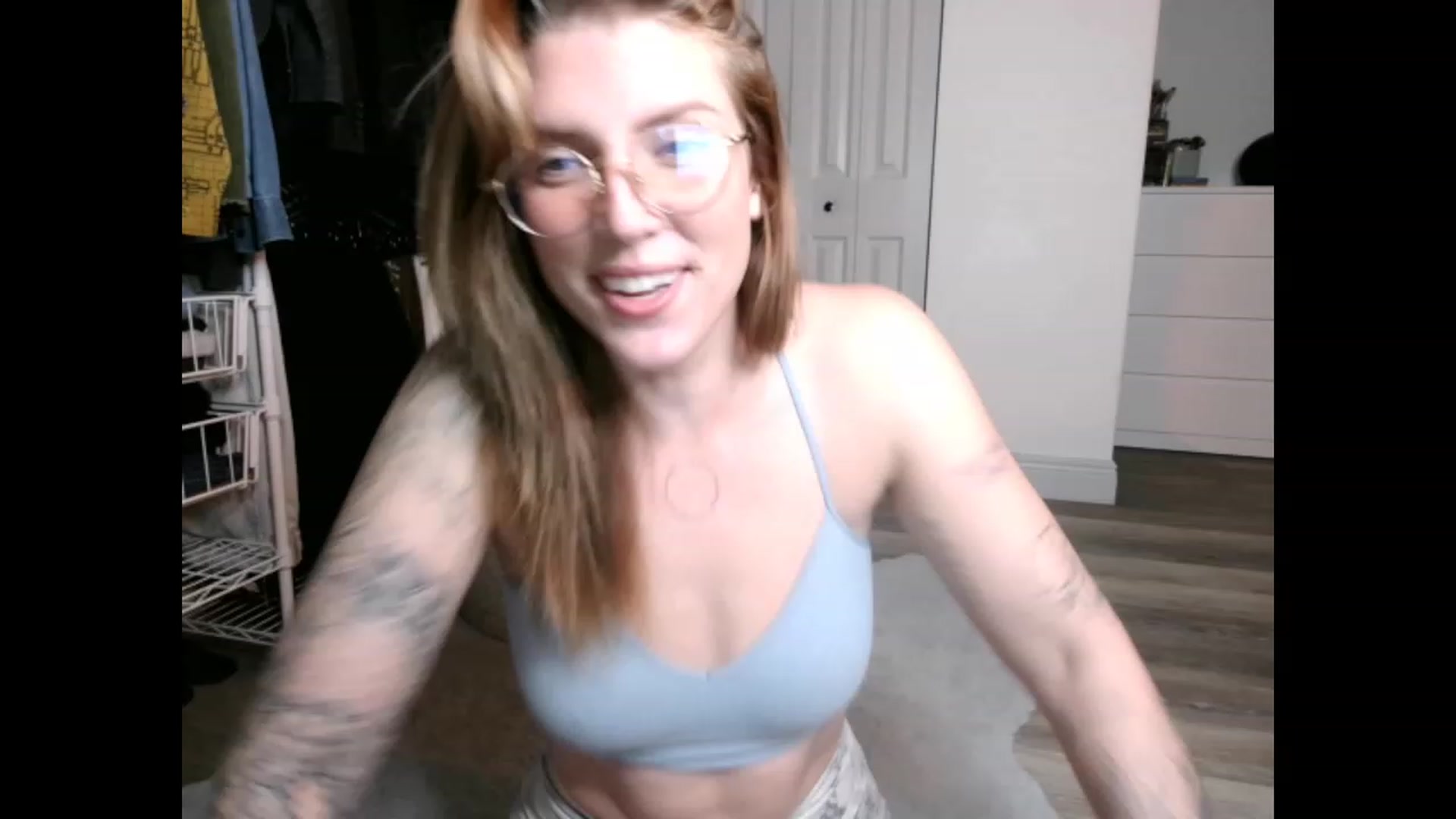 Gallery image thumbnail from the_remedy_'s myfreecams stream on, 12/13/2022, 01:13 image 20 of 20