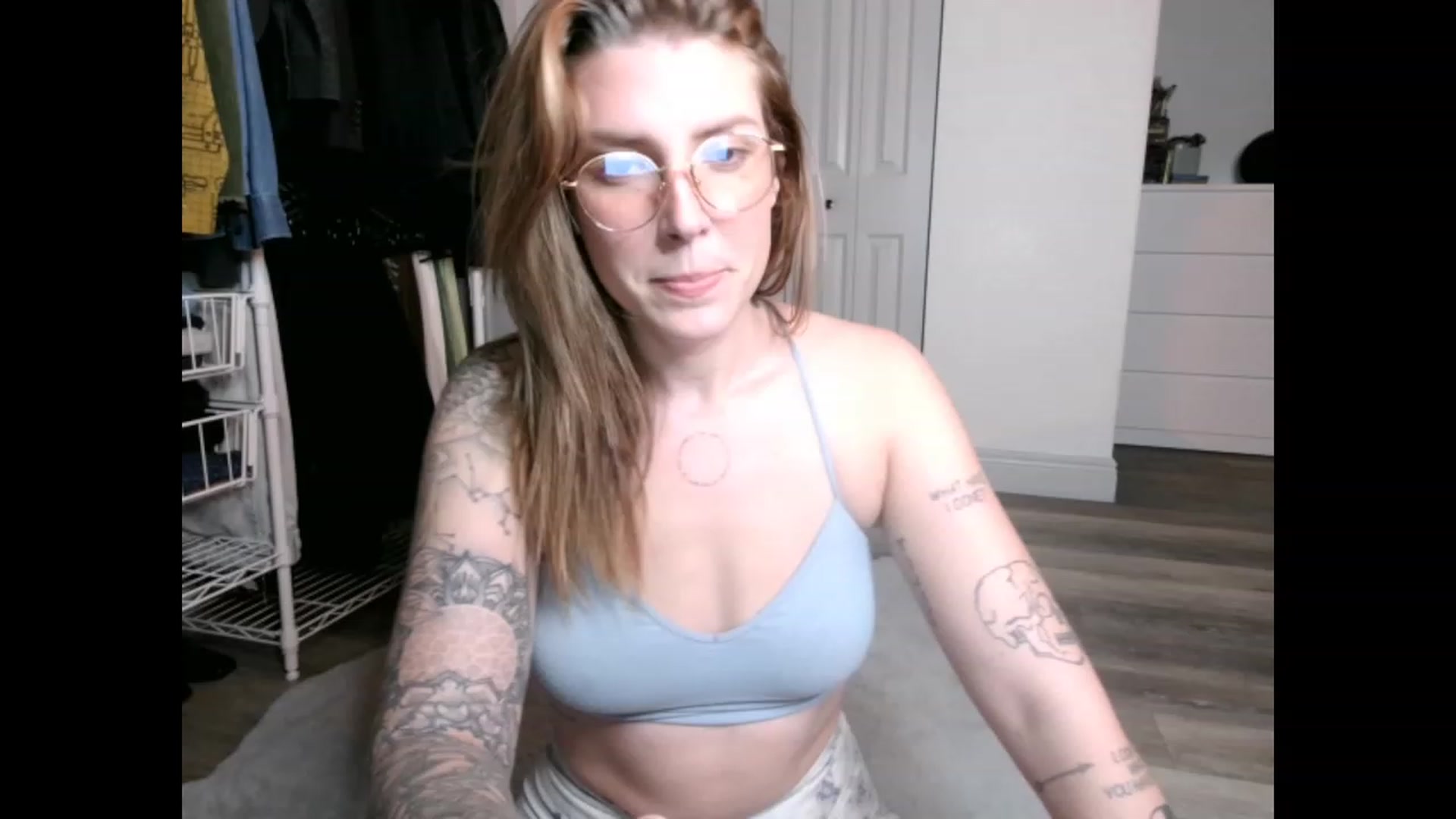 Gallery image thumbnail from the_remedy_'s myfreecams stream on, 12/13/2022, 01:13 image 17 of 20