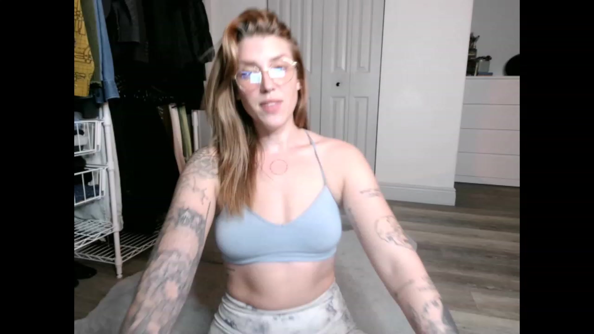 Gallery image thumbnail from the_remedy_'s myfreecams stream on, 12/13/2022, 01:13 image 19 of 20