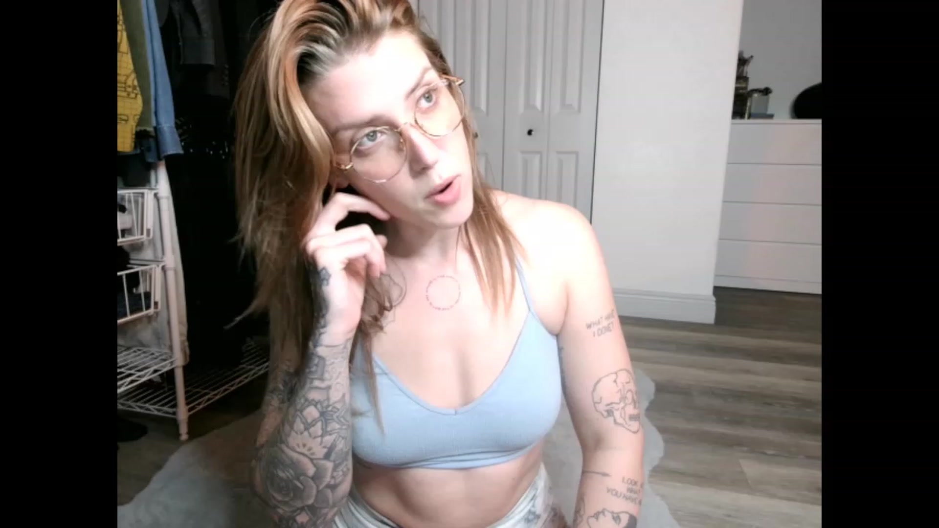 Gallery image thumbnail from the_remedy_'s myfreecams stream on, 12/13/2022, 01:13 image 12 of 20