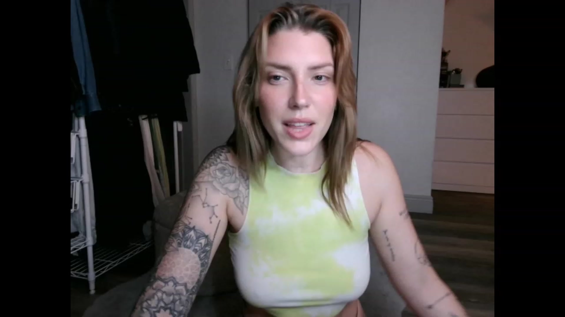 Gallery image thumbnail from the_remedy_'s myfreecams stream on, 12/16/2022, 24:50 image 1 of 20