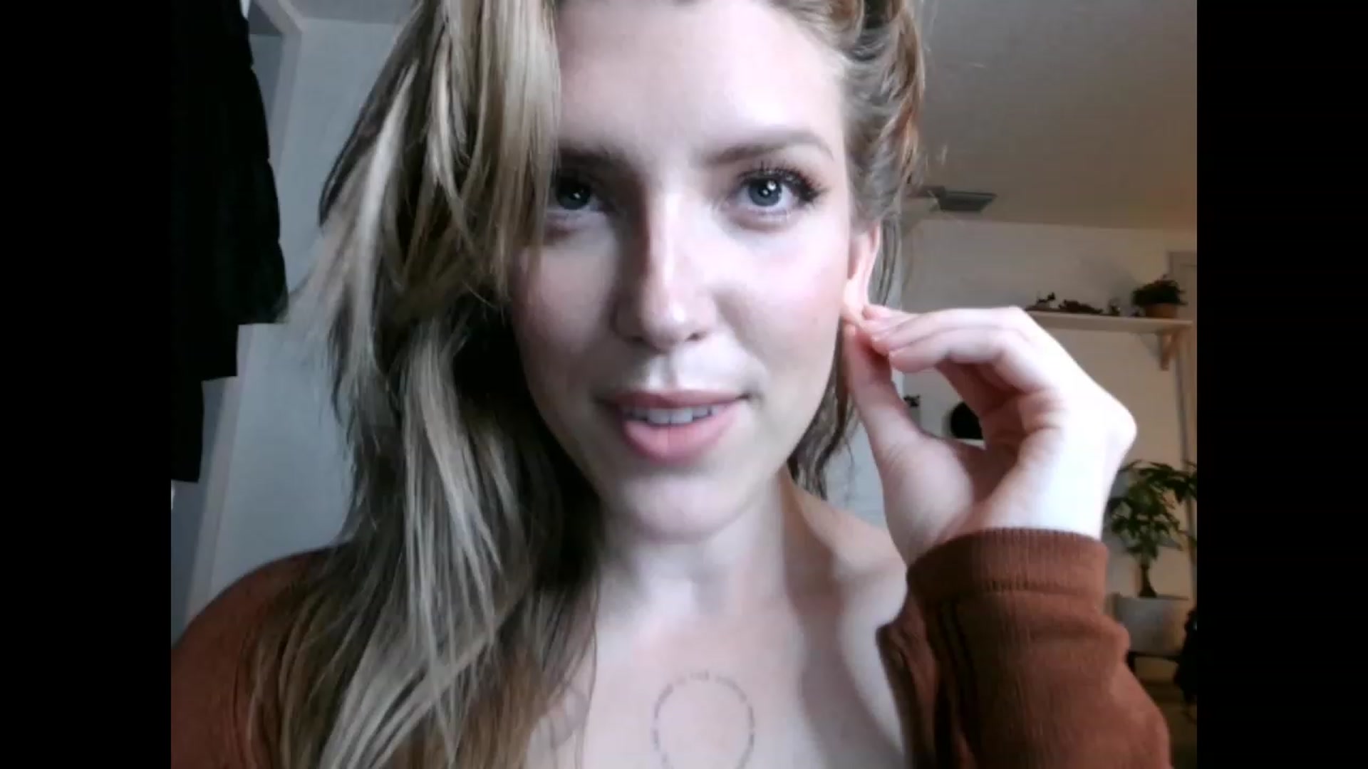 Gallery image thumbnail from the_remedy_'s myfreecams stream on, 12/17/2022, 24:50 image 10 of 20